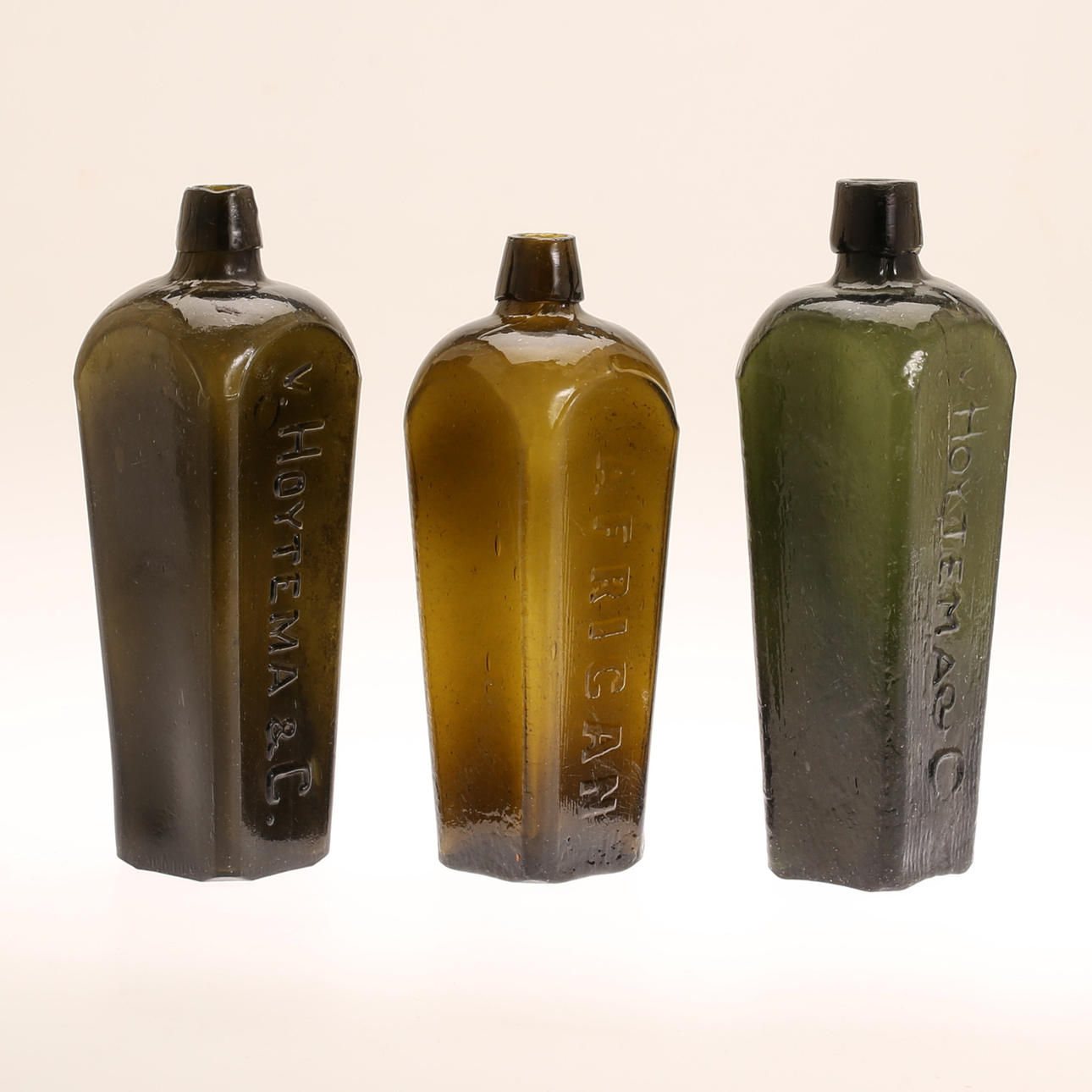 FLASKOR, 3 stycken, glas, bl a V Hoytema & C.