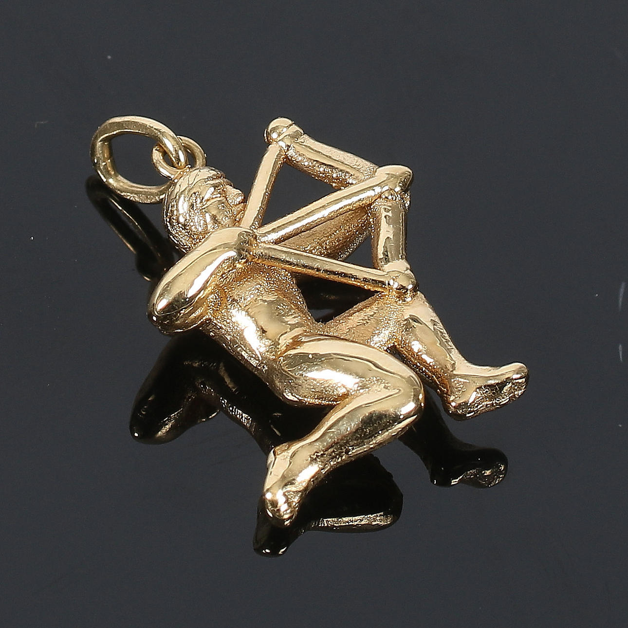 (458) HÄNGE, 18k guld, "skytten", 19/2000-tal.