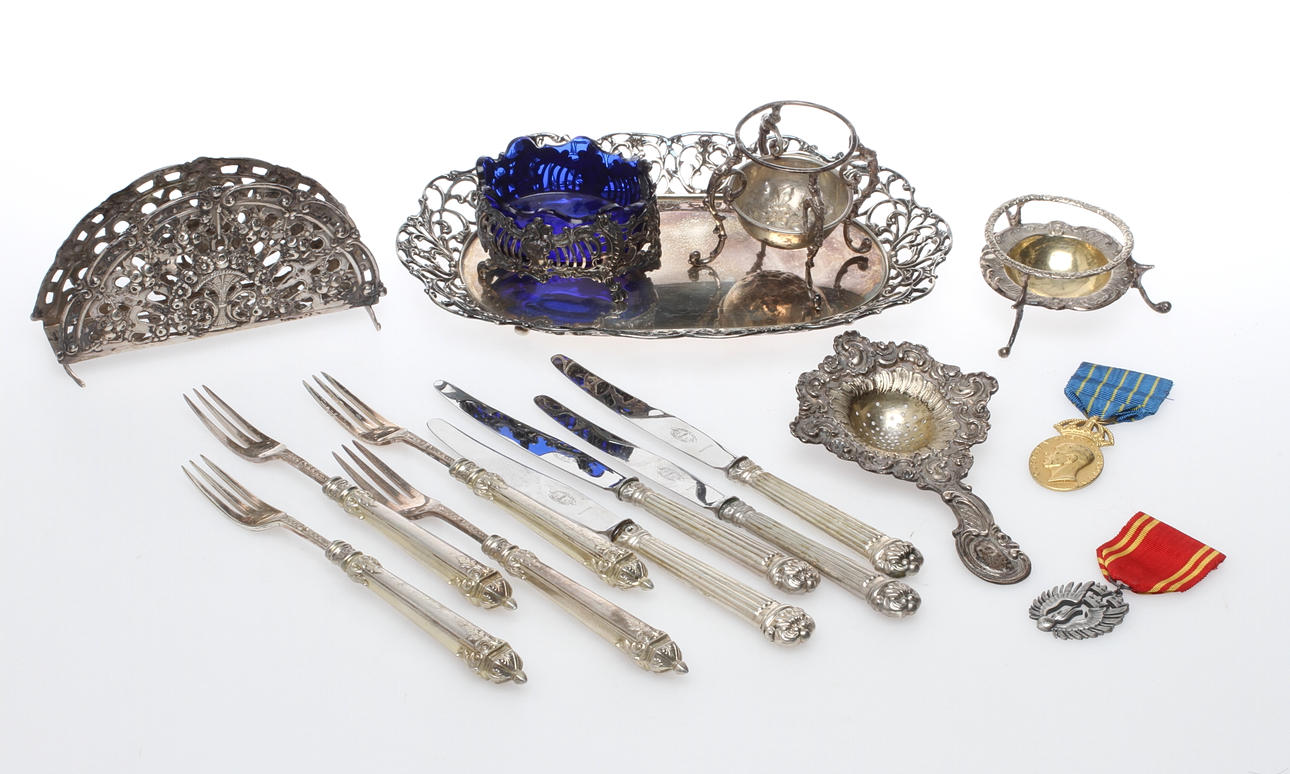 PARTI SILVER, bla medaljder, bestick, saltkar, mm.
