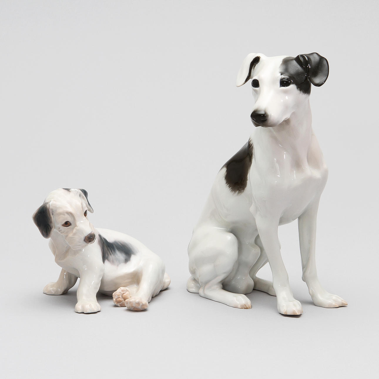 FIGURINER, 2 st, hundar, porslin. Rosenthal och Bing & Gröndahl.