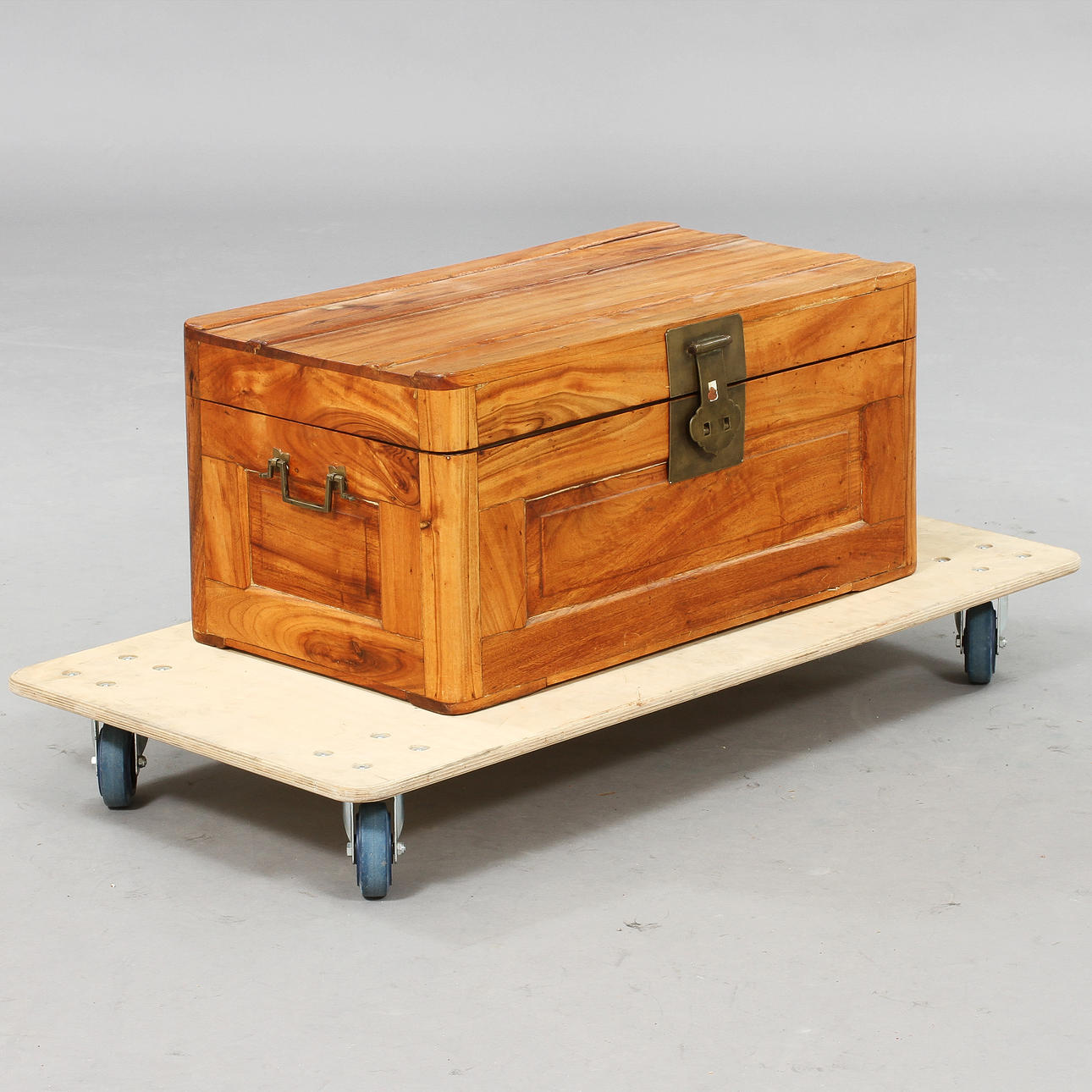 KISTA, orientalisk, 1900-talets första hälft.