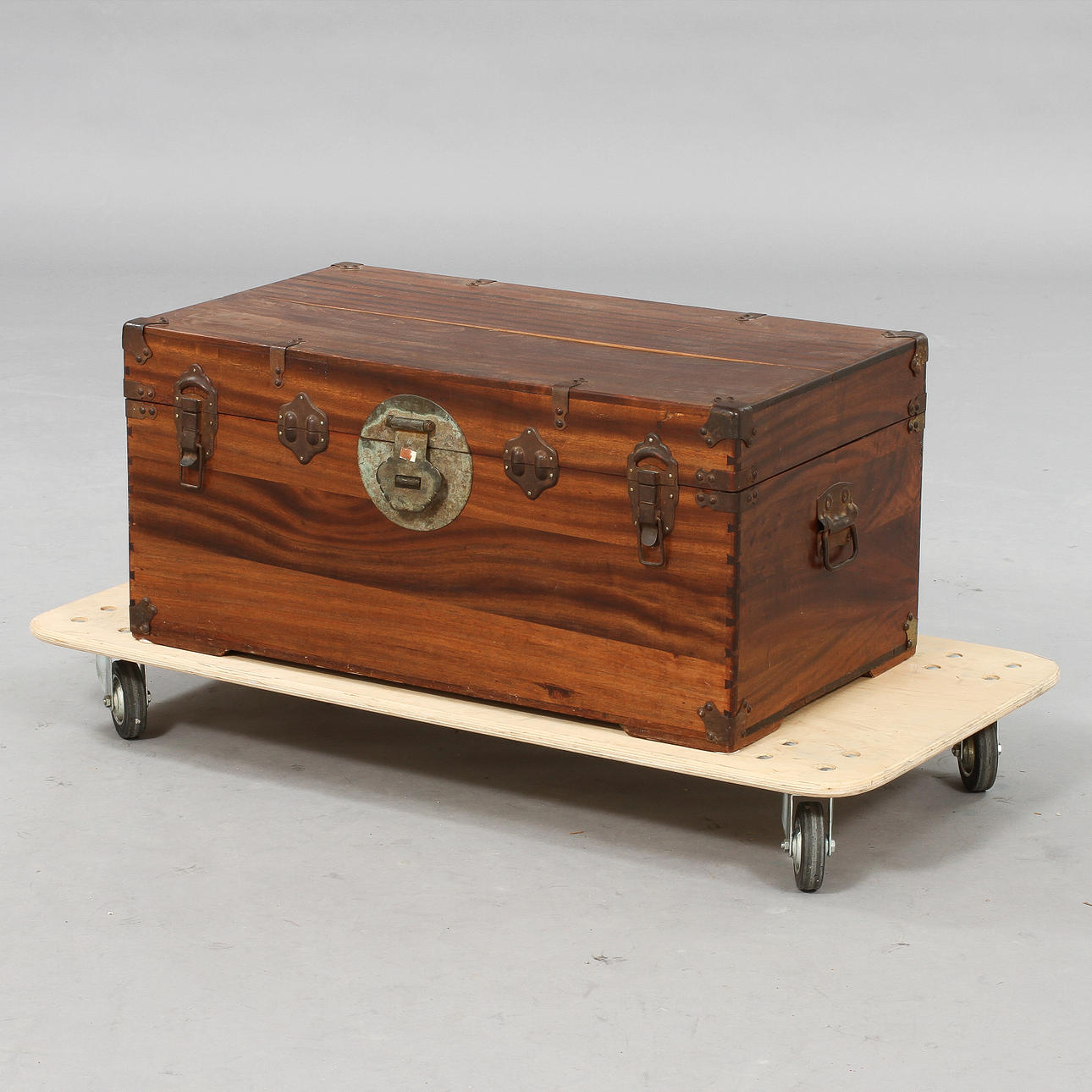 KISTA, orientalisk, 1900-talets första hälft.