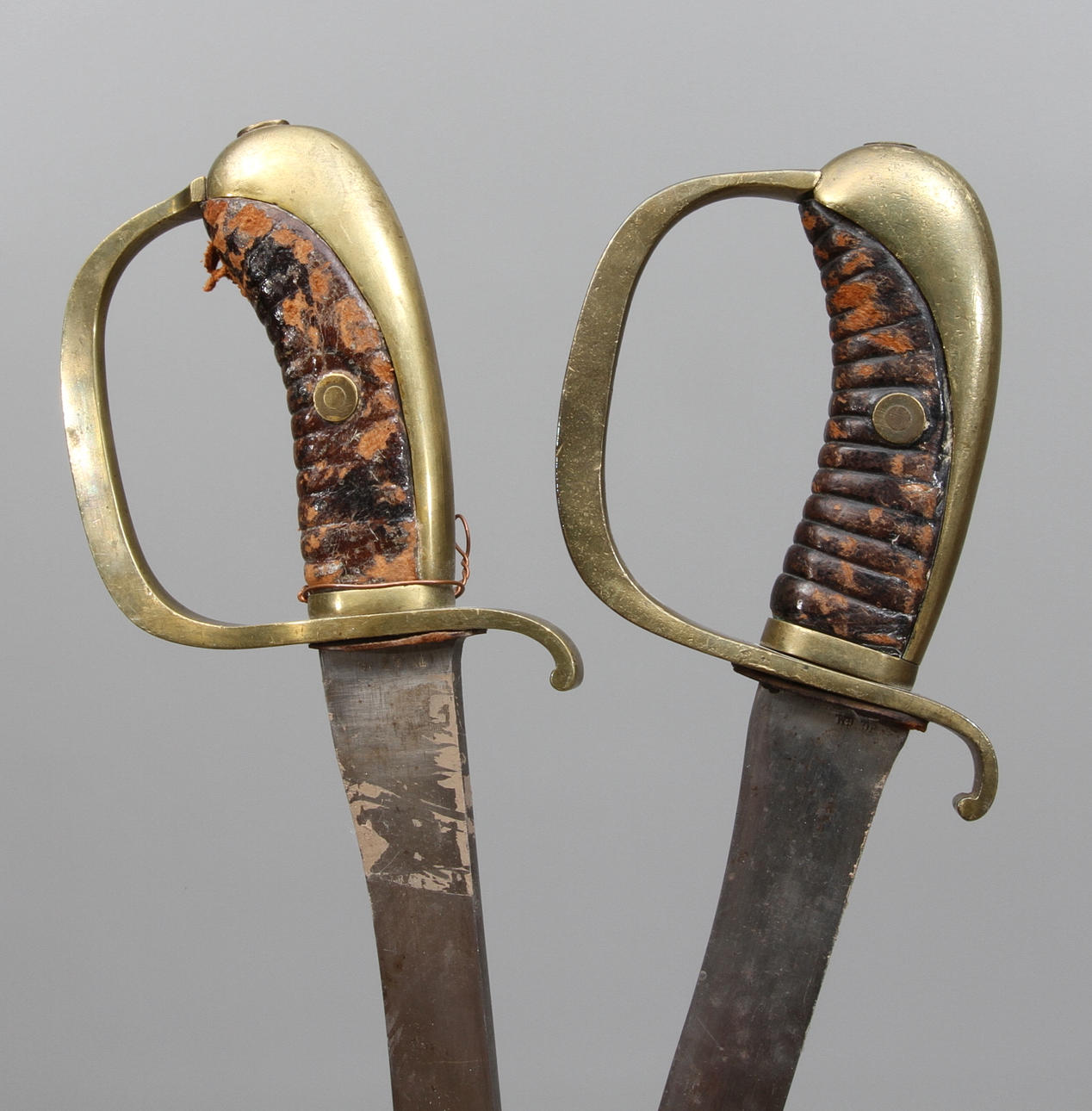 HUGGARE 2 st, m/1865 för fångvården.