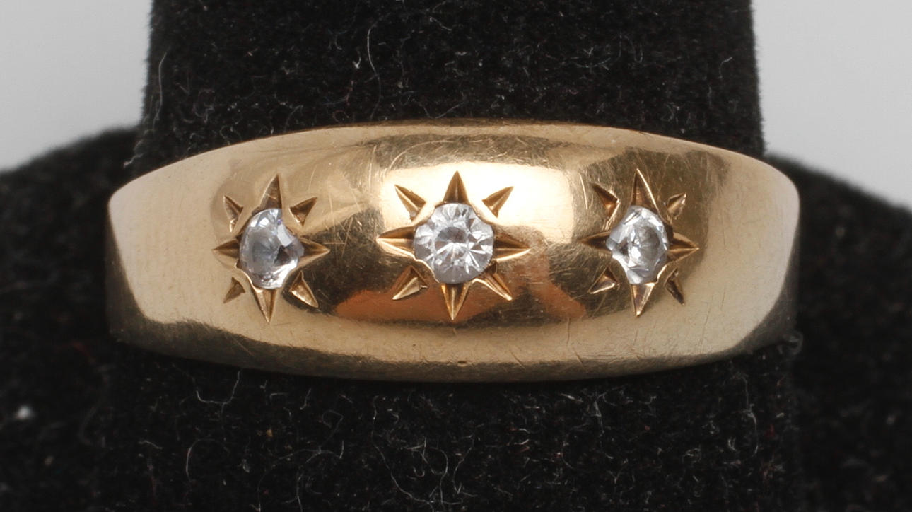 RING, 18k guld, vikt ca 1,8 gr.