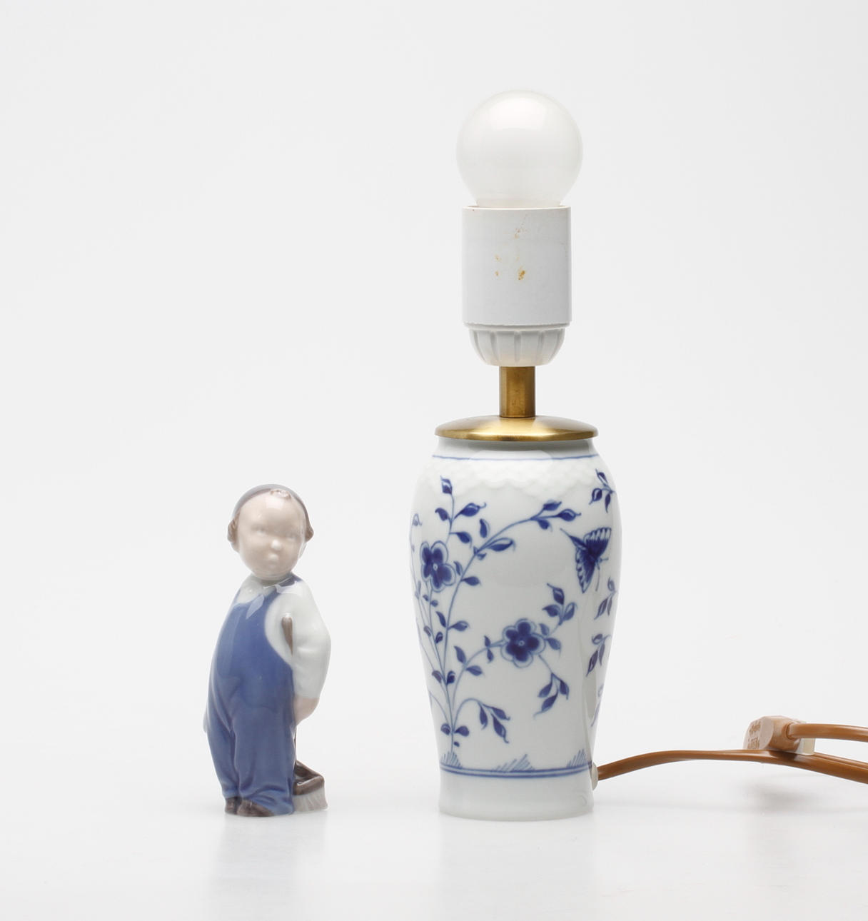 BORDSLAMPA samt FIGURIN, Bing & Gröndahl.