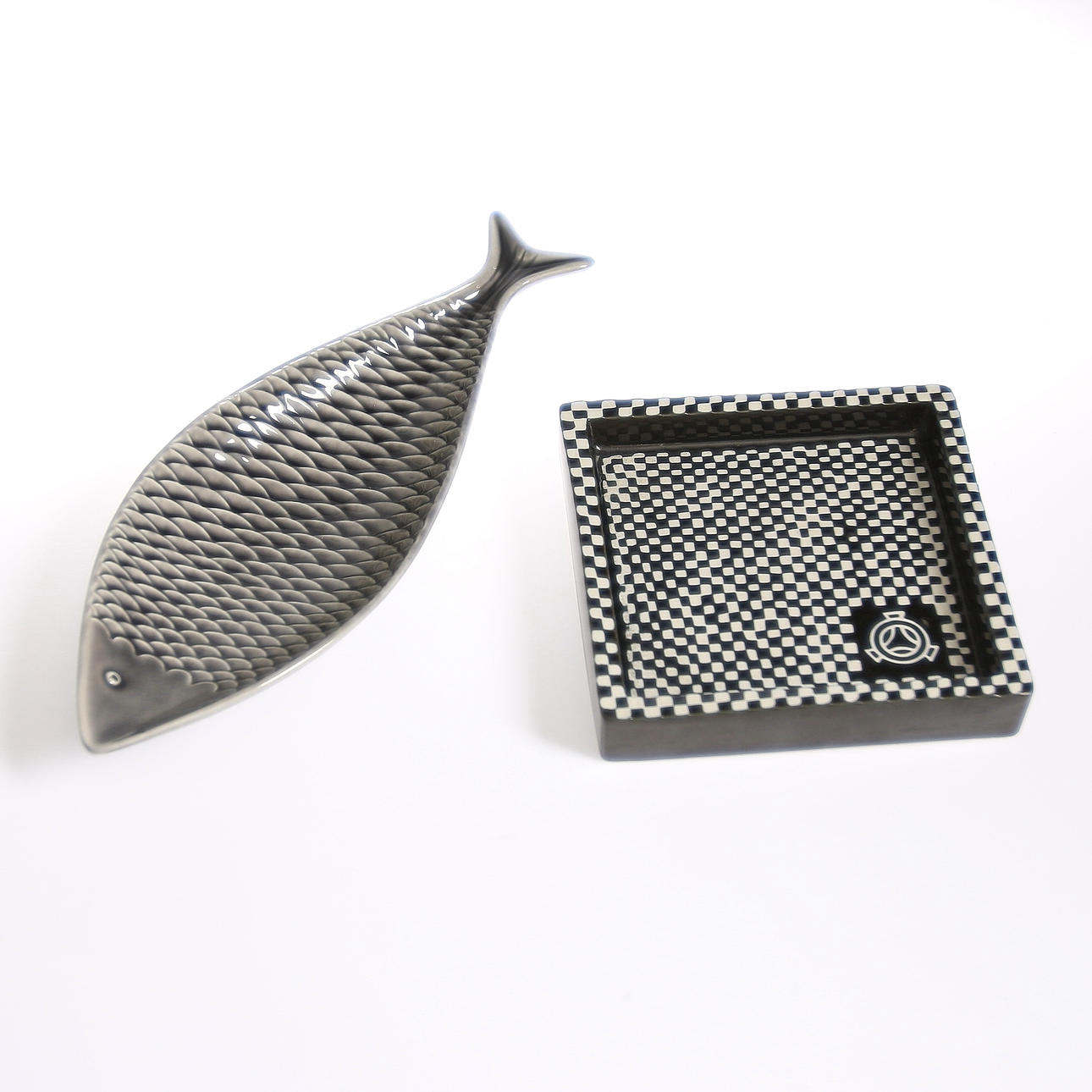 ASKFAT samt FISKFAT, Stig lindberg, Bla "Domino", Gustavsberg.