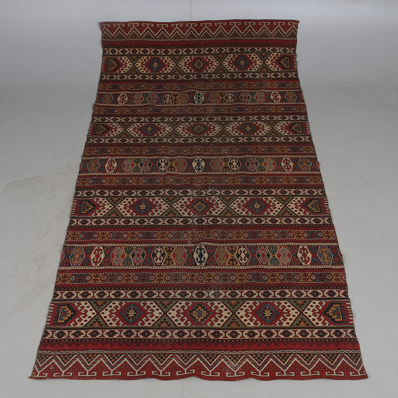 CARPET, currant, oriental, 280 x 145 cm.