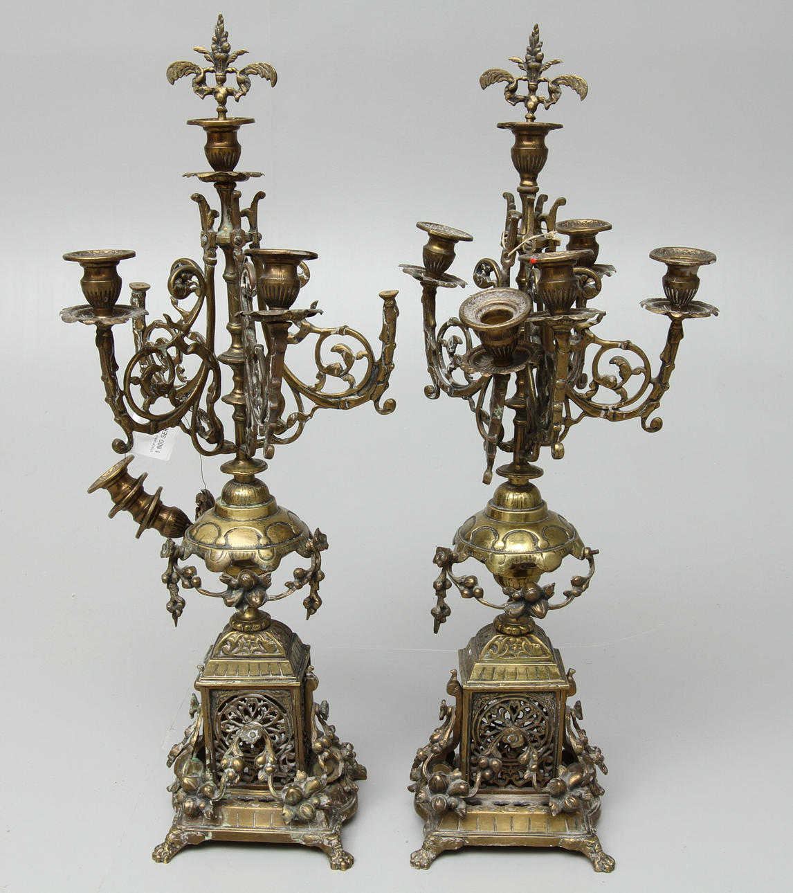 KANDELABRAR, 1 par, för 6 st ljus vardera, 1900-tal.
