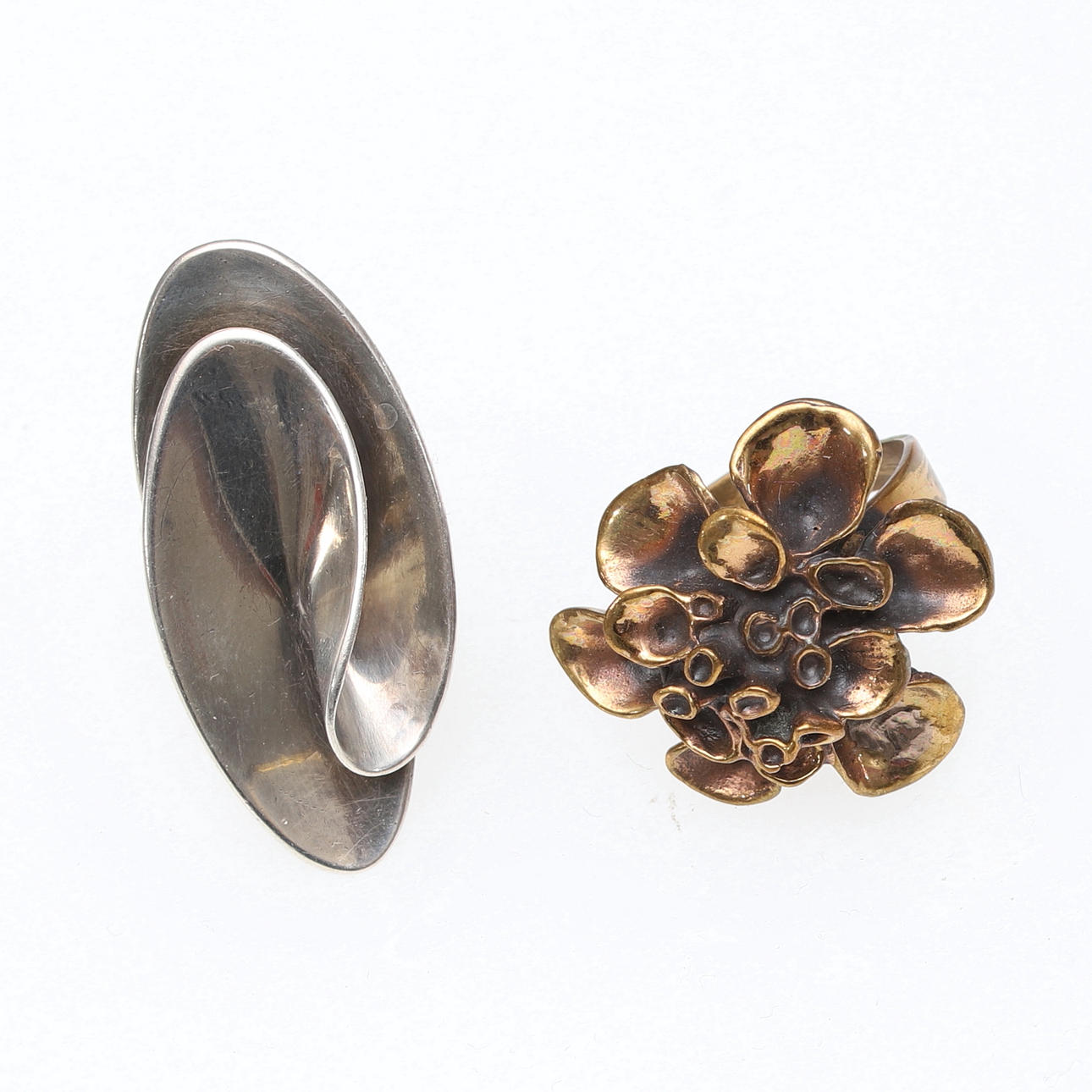 RINGE, 2 stk, sølv, bronze, bl.a. Hannu ikon.