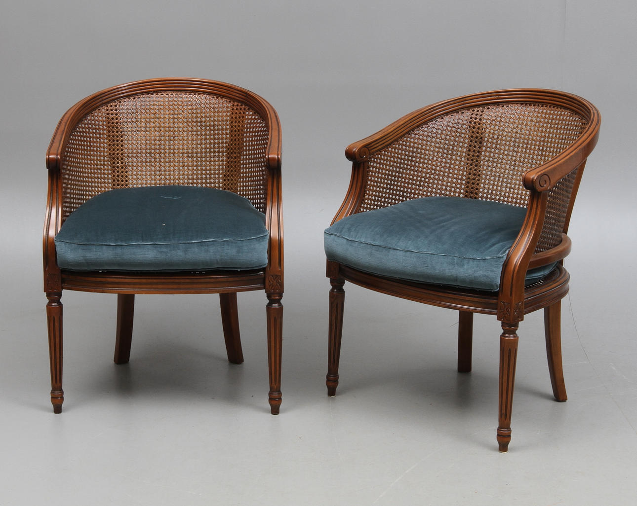 KARMFÅTÖLJER, 1 par, gustaviansk stil, 1900/2000-tal.