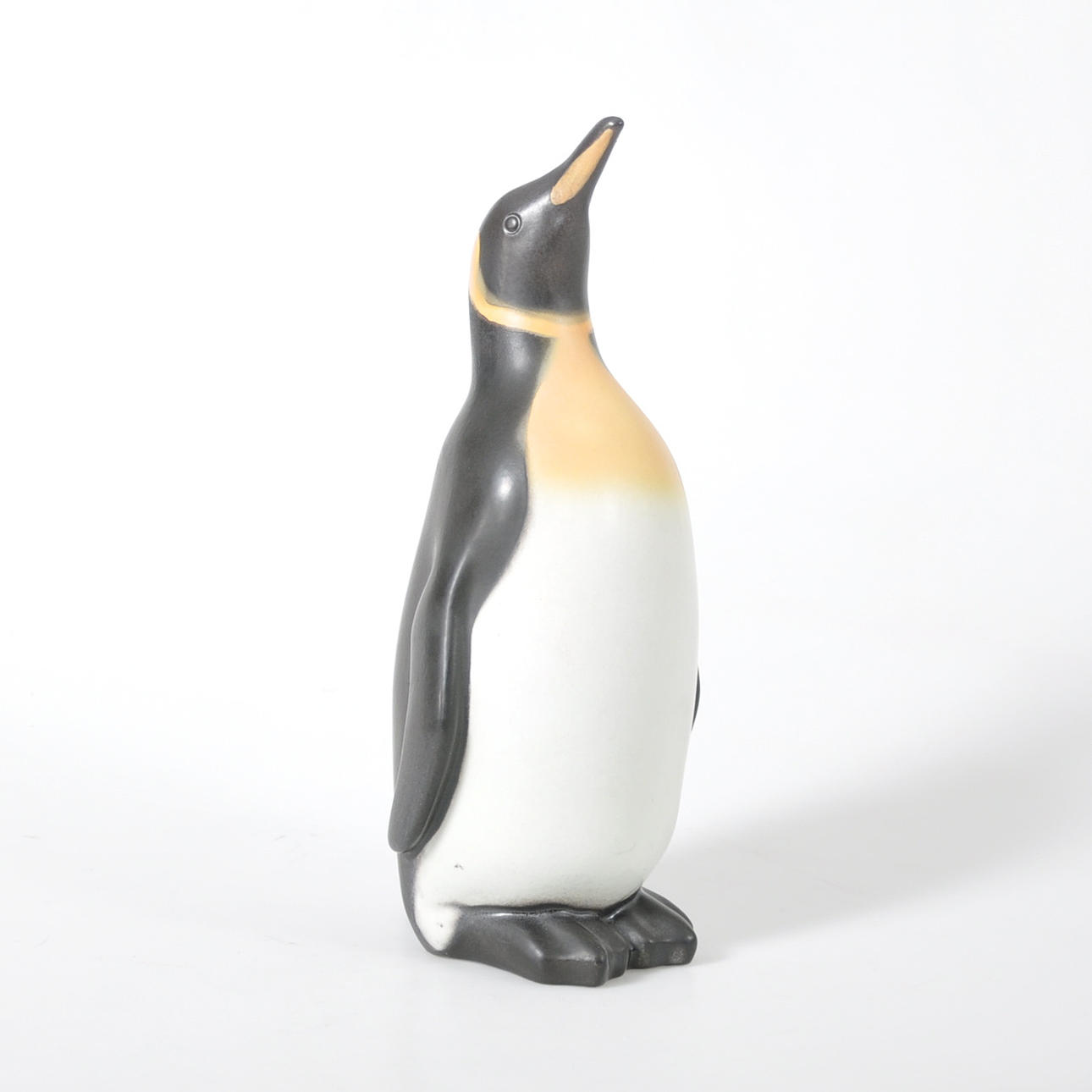 KØB i form af en pingvin, keramik, Danmark.