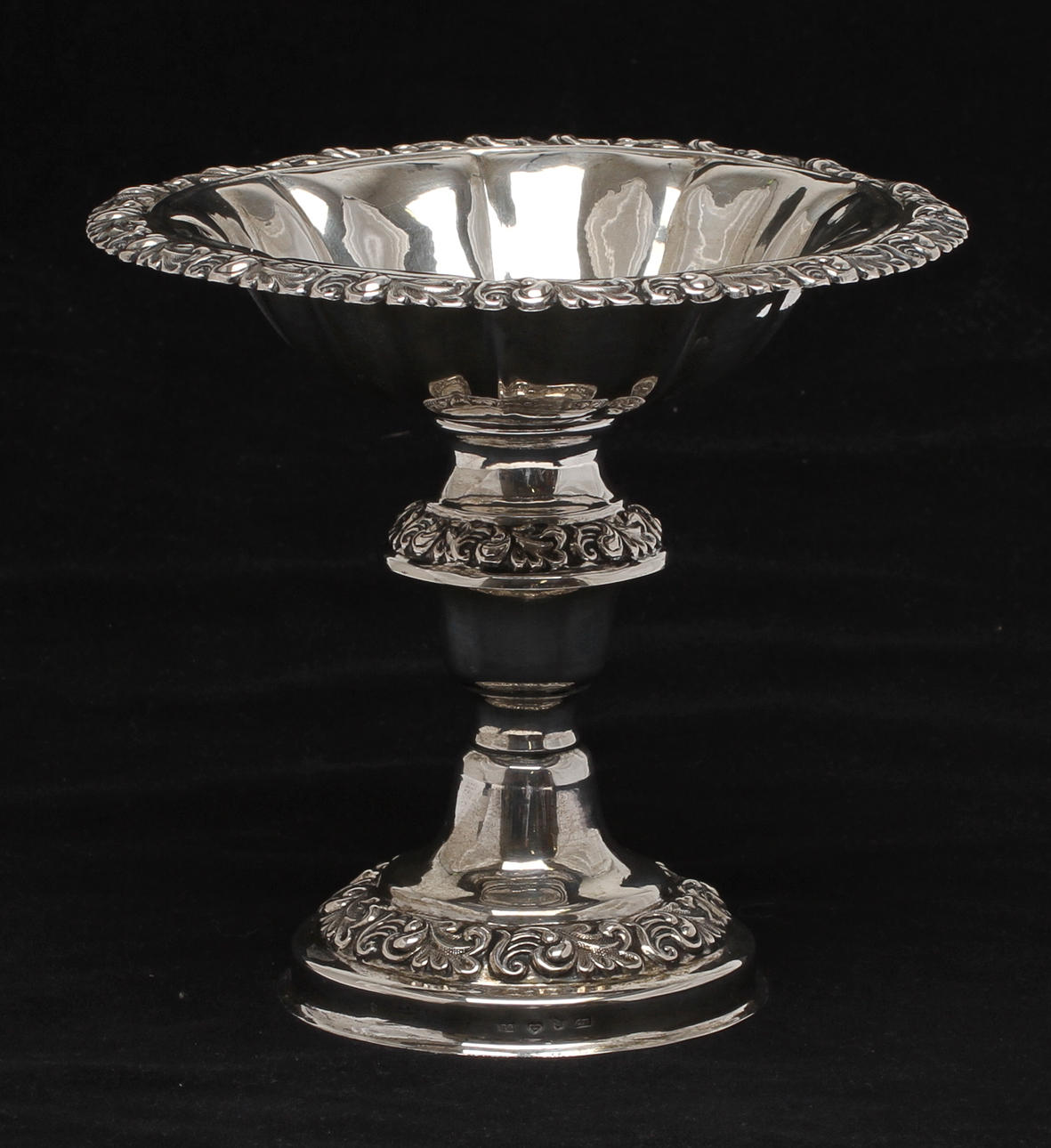 SKÅL PÅ FOT, silver, Carl Nyström, Stockholm, 1847. Vikt 219 g.