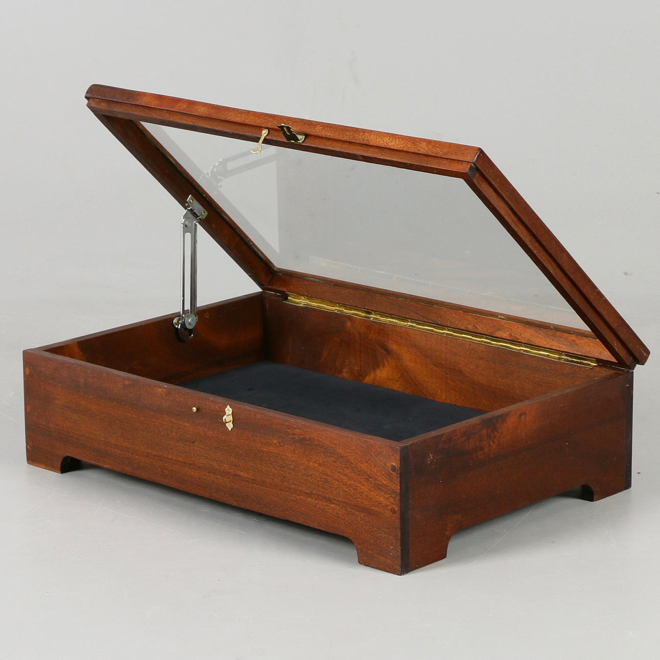 EXPONERINGSSKÅP, 1900-tal.