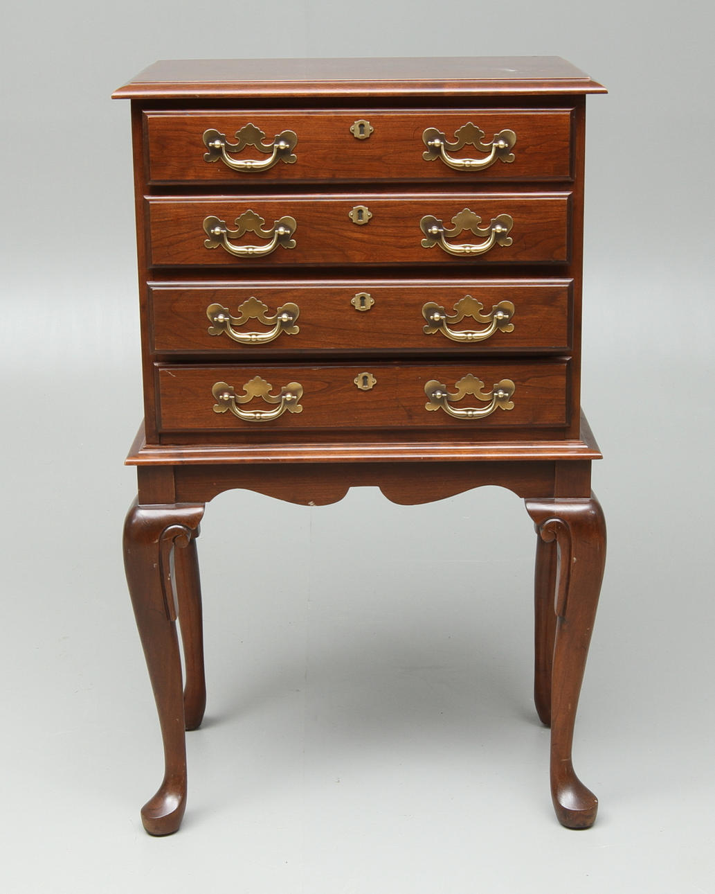 BESTICKSSCHATULL, på bensställning, Engelsk stil, 1900-tal.