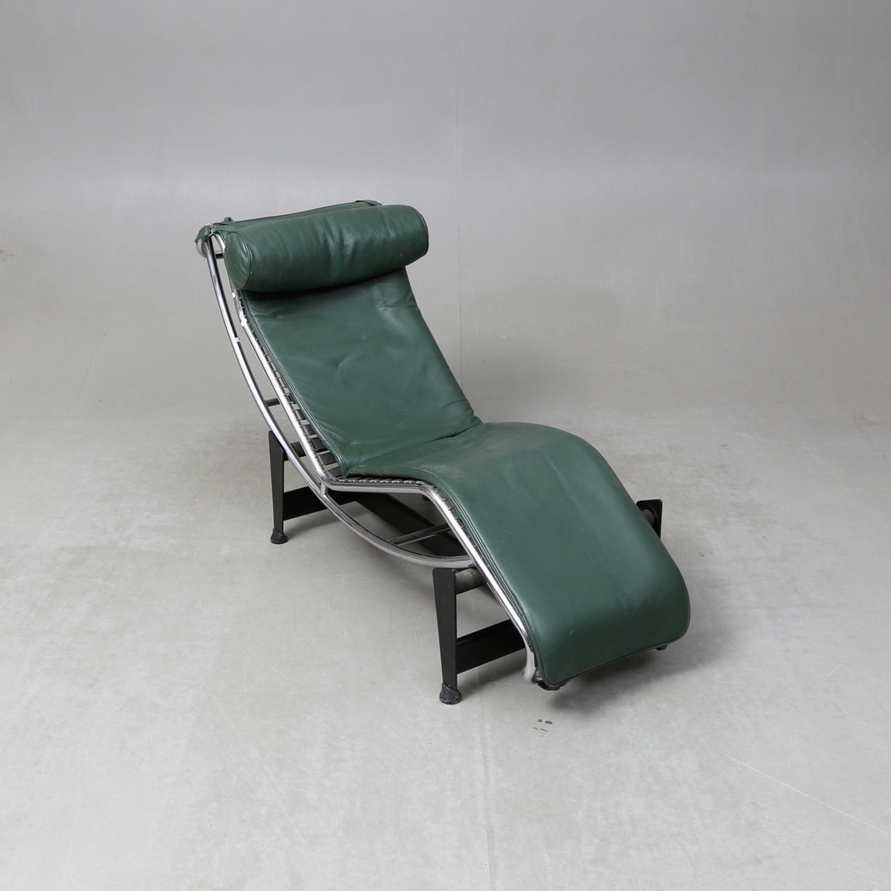 VILFÅTÖLJ, kopia efter "LC4", Le Corbusier.