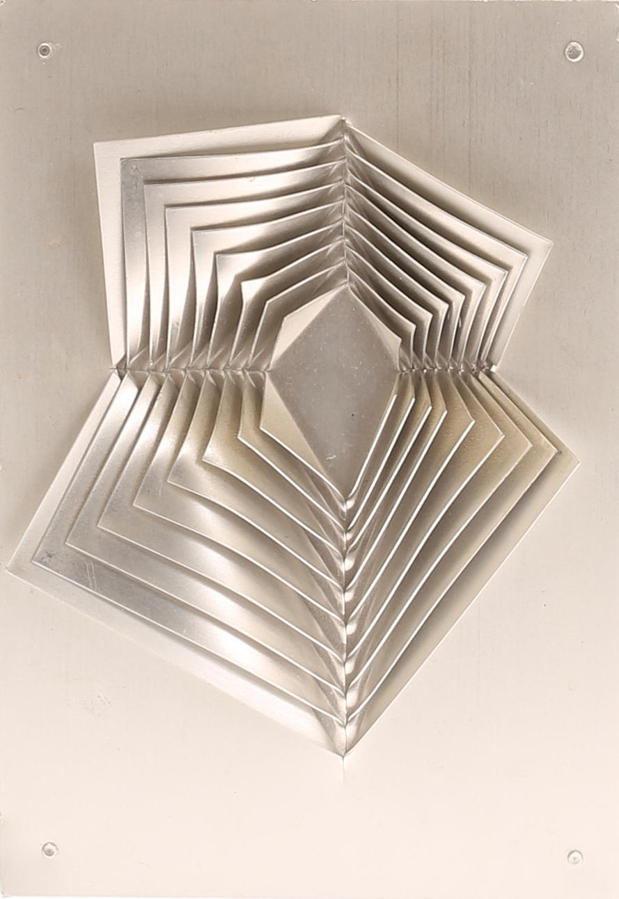 ARNE JONES. Multipel, aluminium, "Blossom".