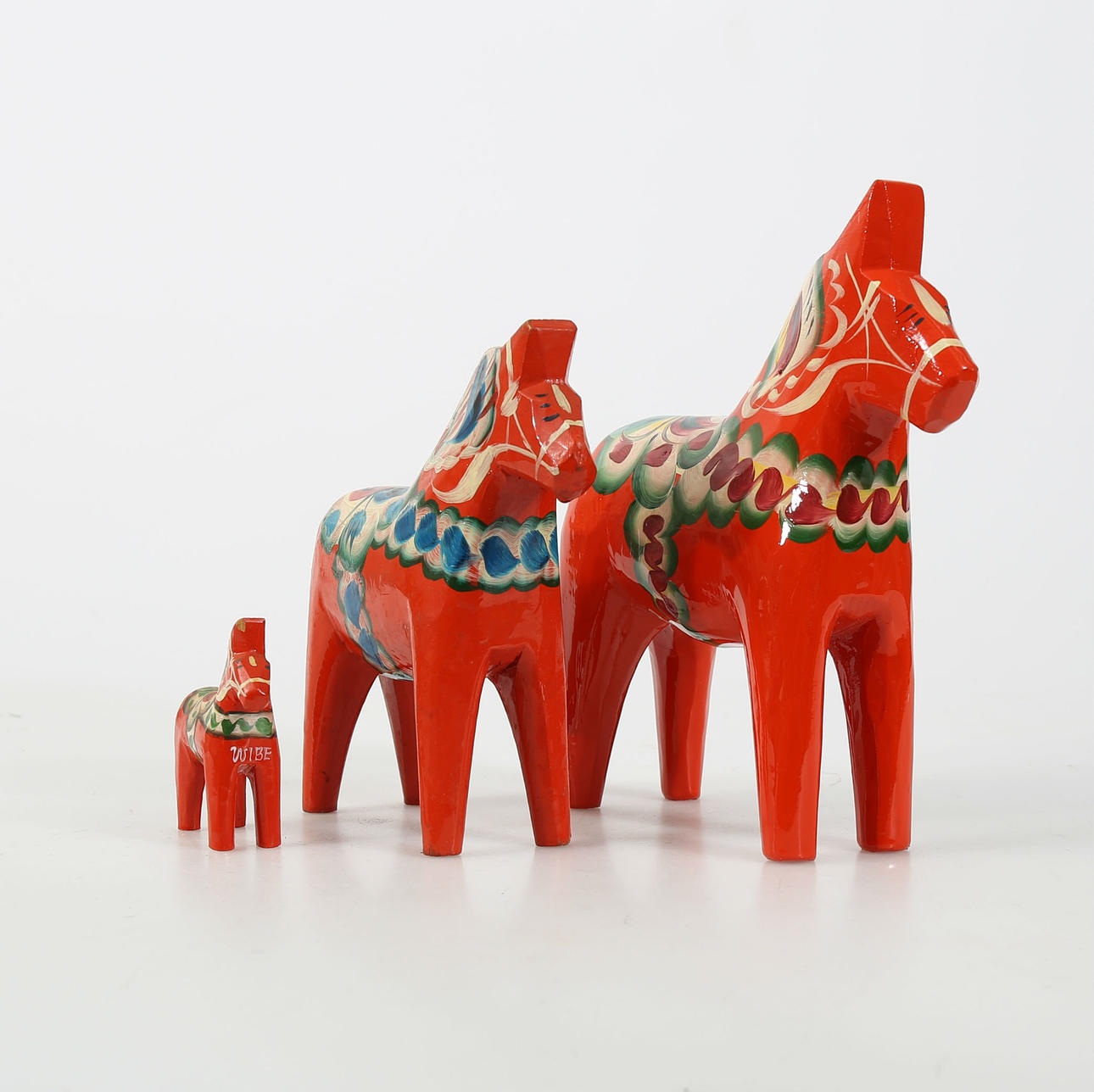 DALAHÄSTAR, trä, 3 stycken, 1900-tal.