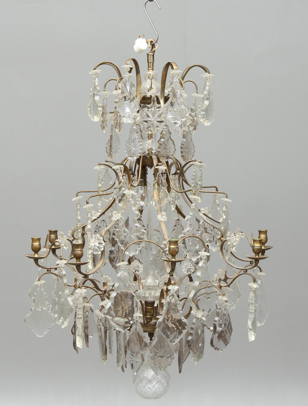 LJUSKRONA, rokokostil, första delen av 1900-talet.