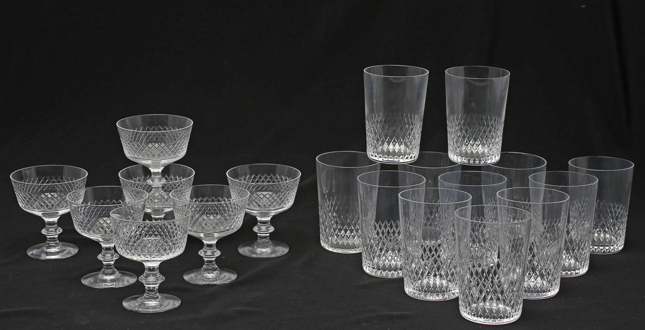 GLASSERVISDELAR, 19 delar, glas, troligen Diamant, Vicke Lindstrand, Kosta.