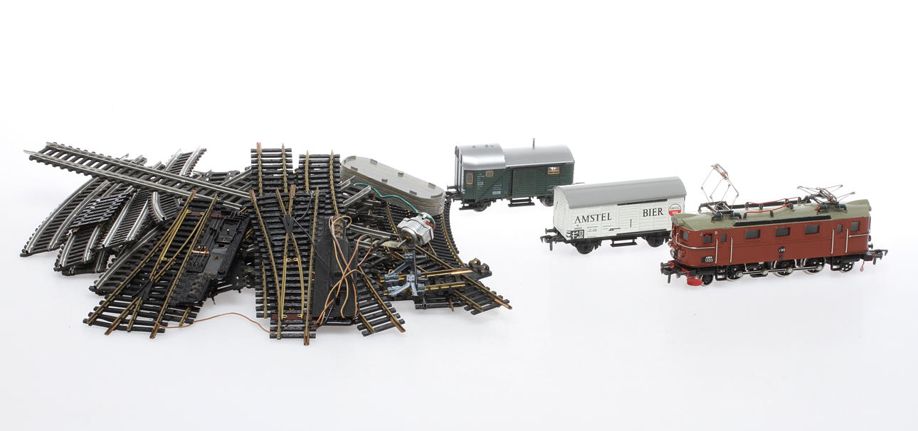 LOK, Fleischmann, ASEA 799/1333, H0 samt godsvagnar 2 st.