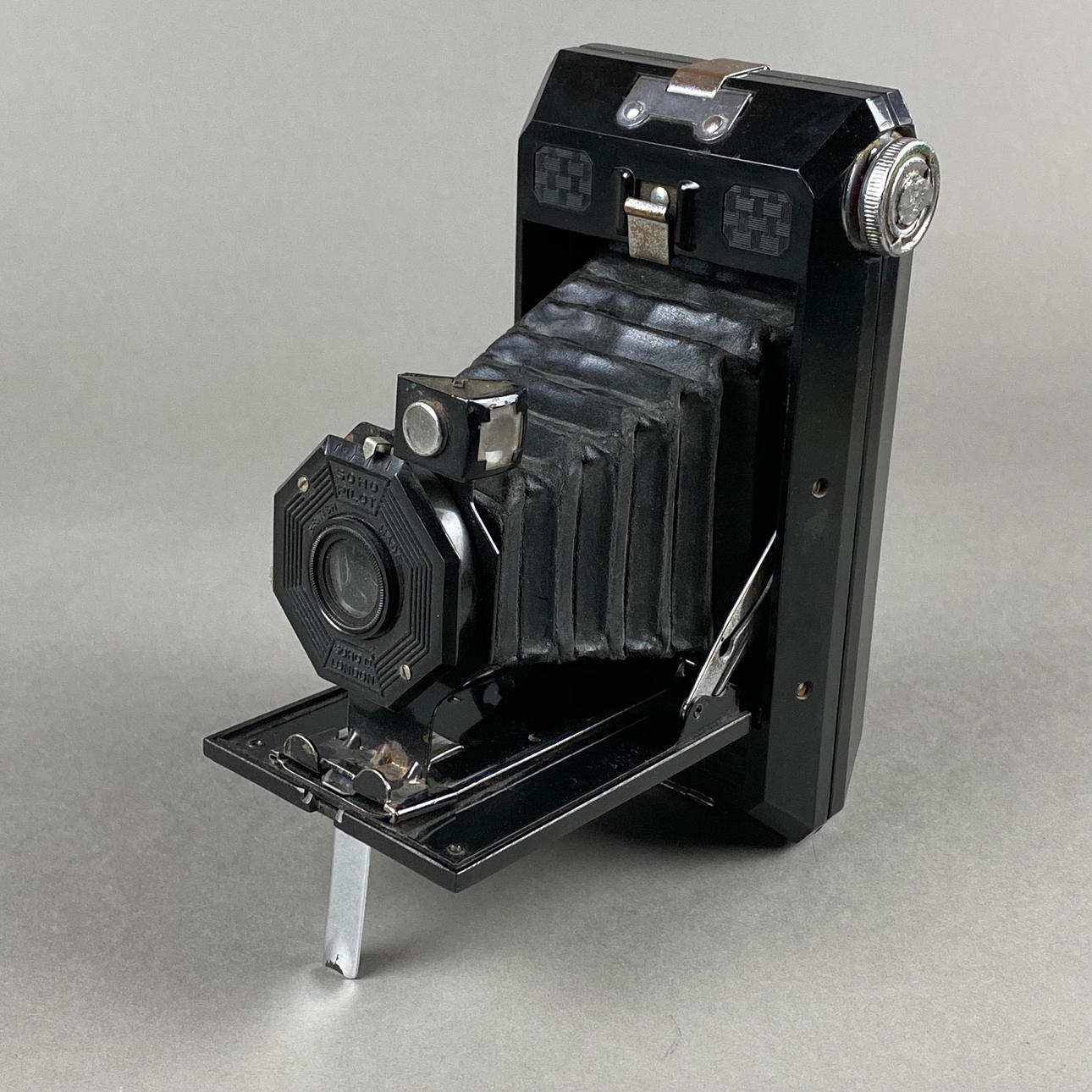 --BELLOWS CAMERA 