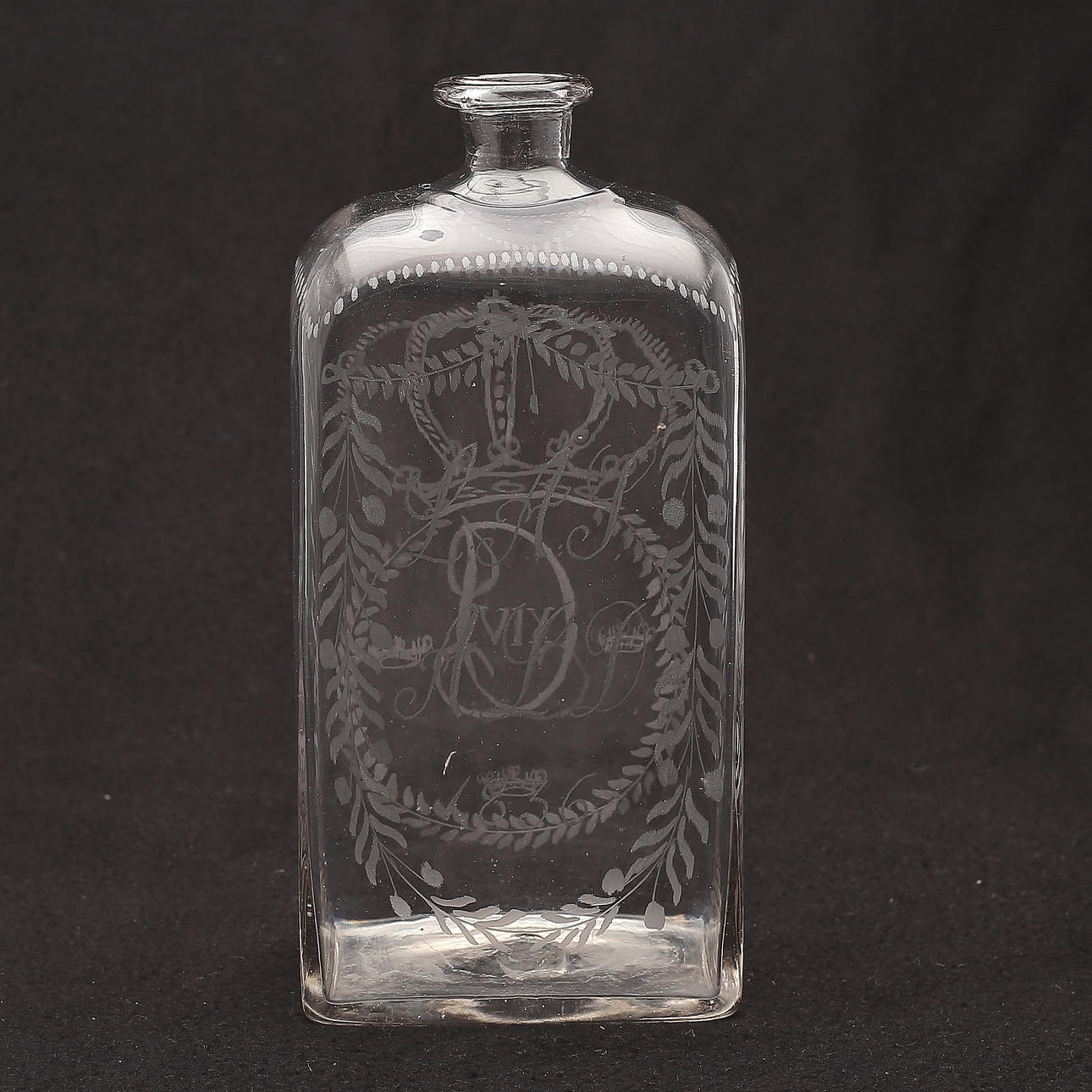 FLASKA, glas, gravyr 1836.