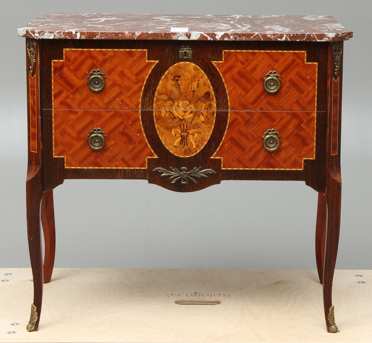 BYRÅ, med stenskiva, gustaviansk stil, 1900-tal.