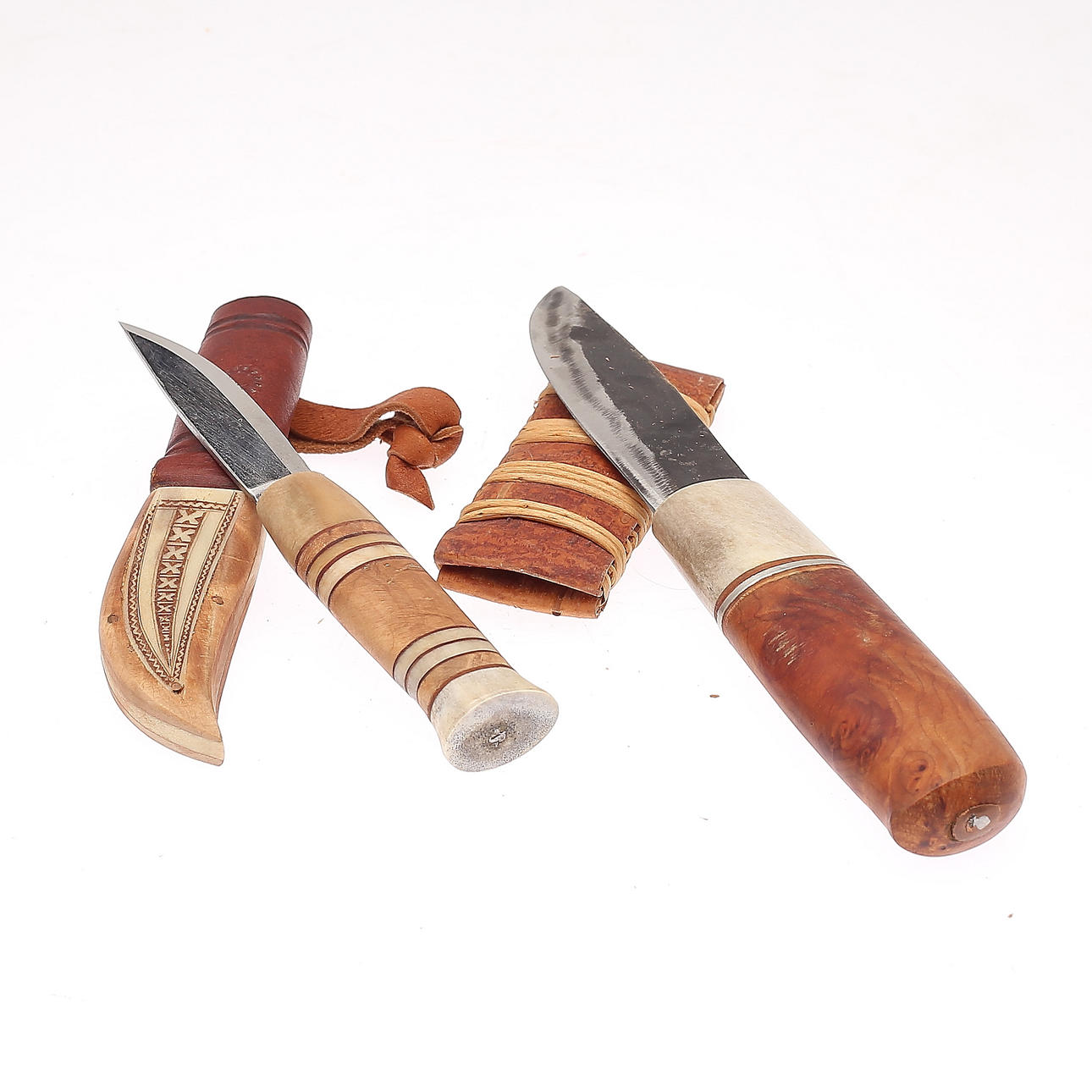 SAMEKNIVAR, 2 st, horn/läder/näver.