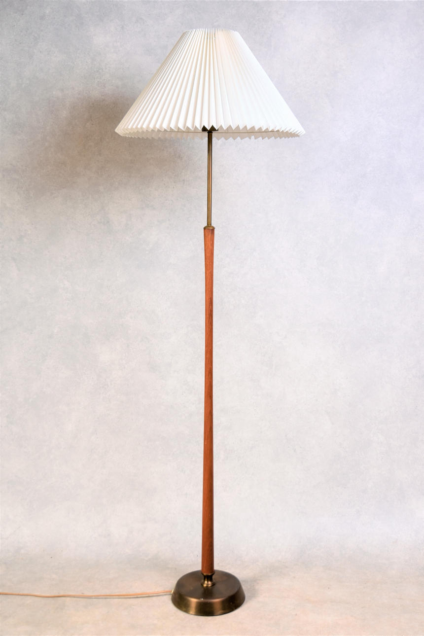 GOLVLAMPA 1900 talets första hälft.