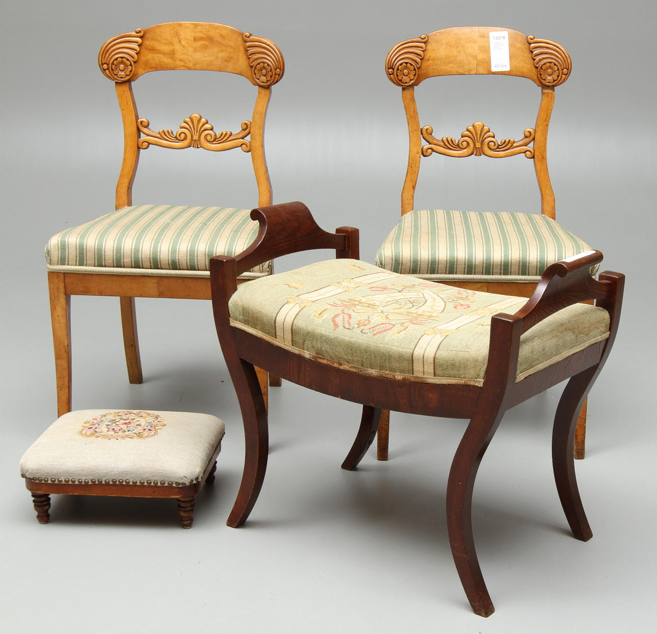 STOLAR 2 st, FOTPALL samt TABURETT, 18/1900-tal.