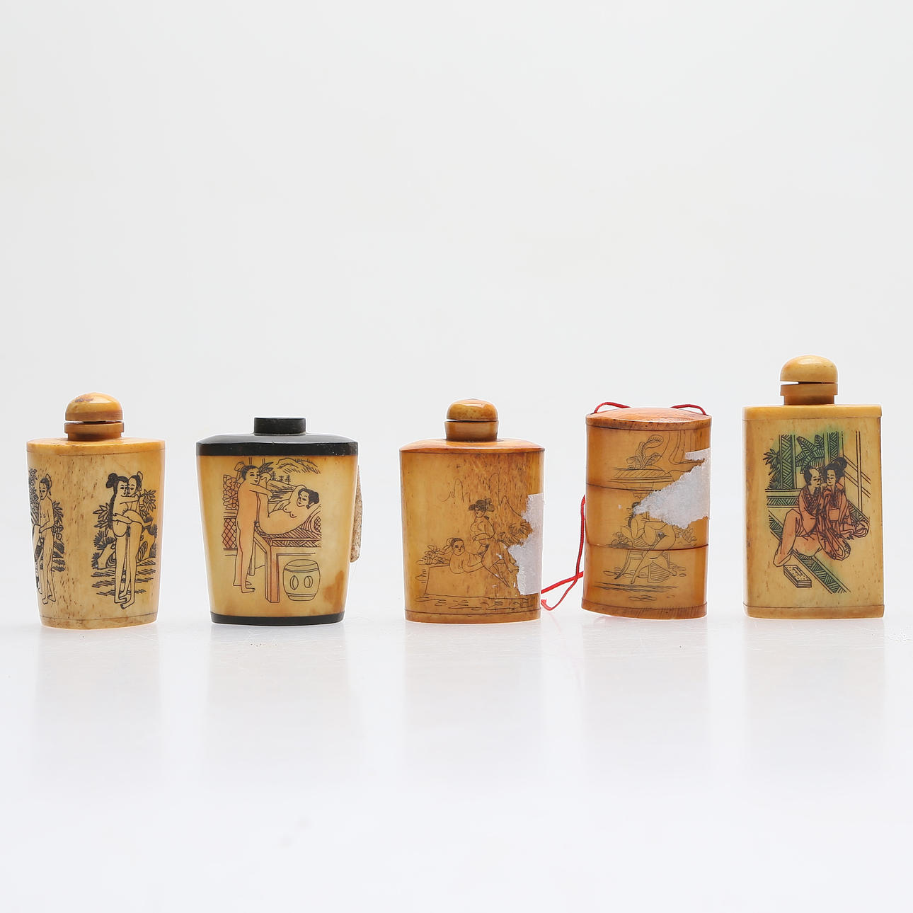 SNUFF BOTTLES, 5 Teile, Beine, 18/1900.