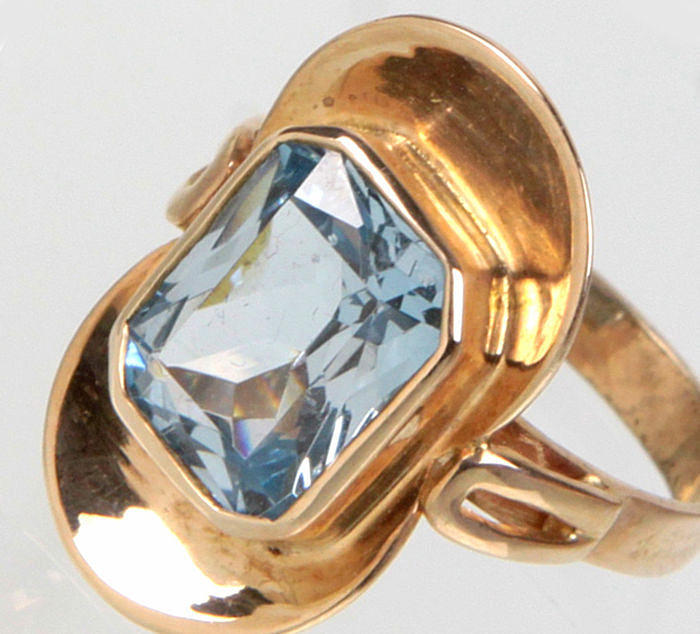 Anillo topacio azul, oro 333.