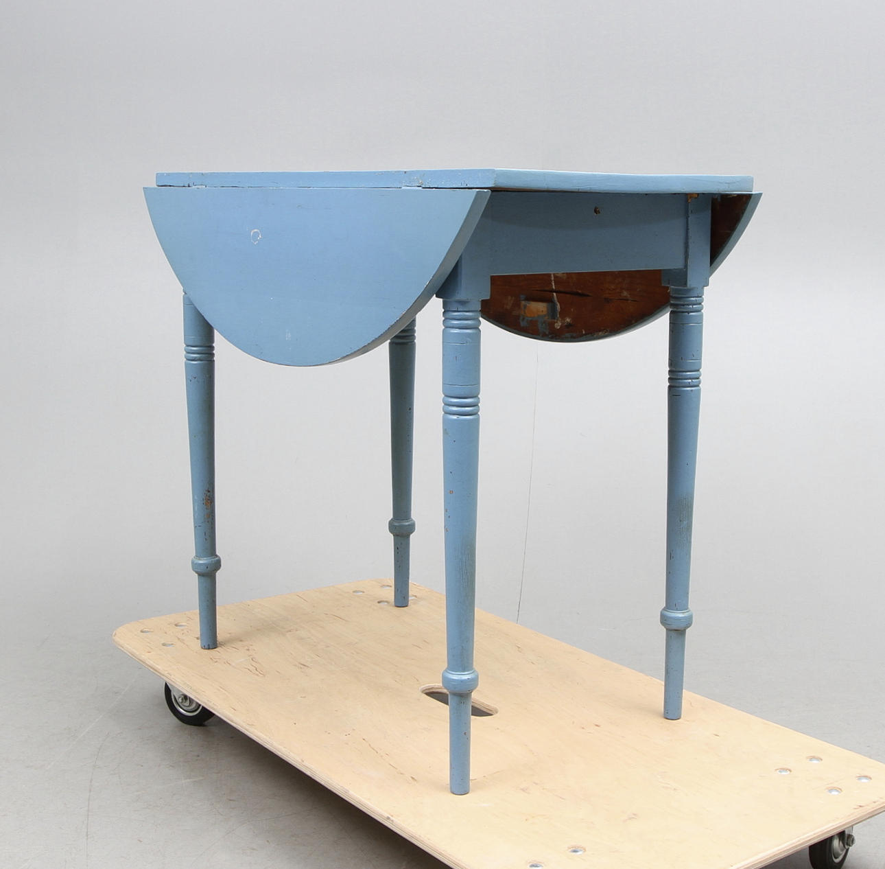 BORD med klaffar, tidigt 1900-tal.