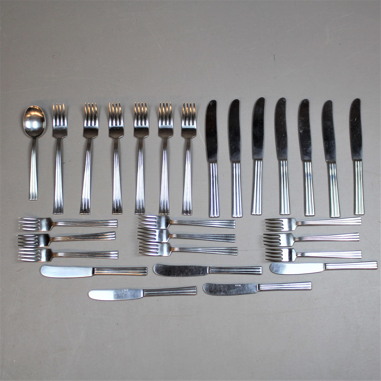 BESTICK 28 delar Gense Thebe rostfritt.