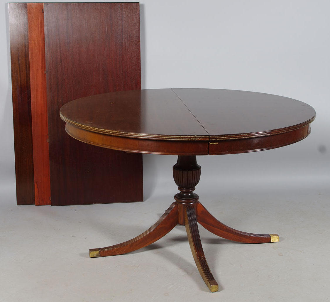 MESA DE COMEDOR, caoba, estilo inglés.