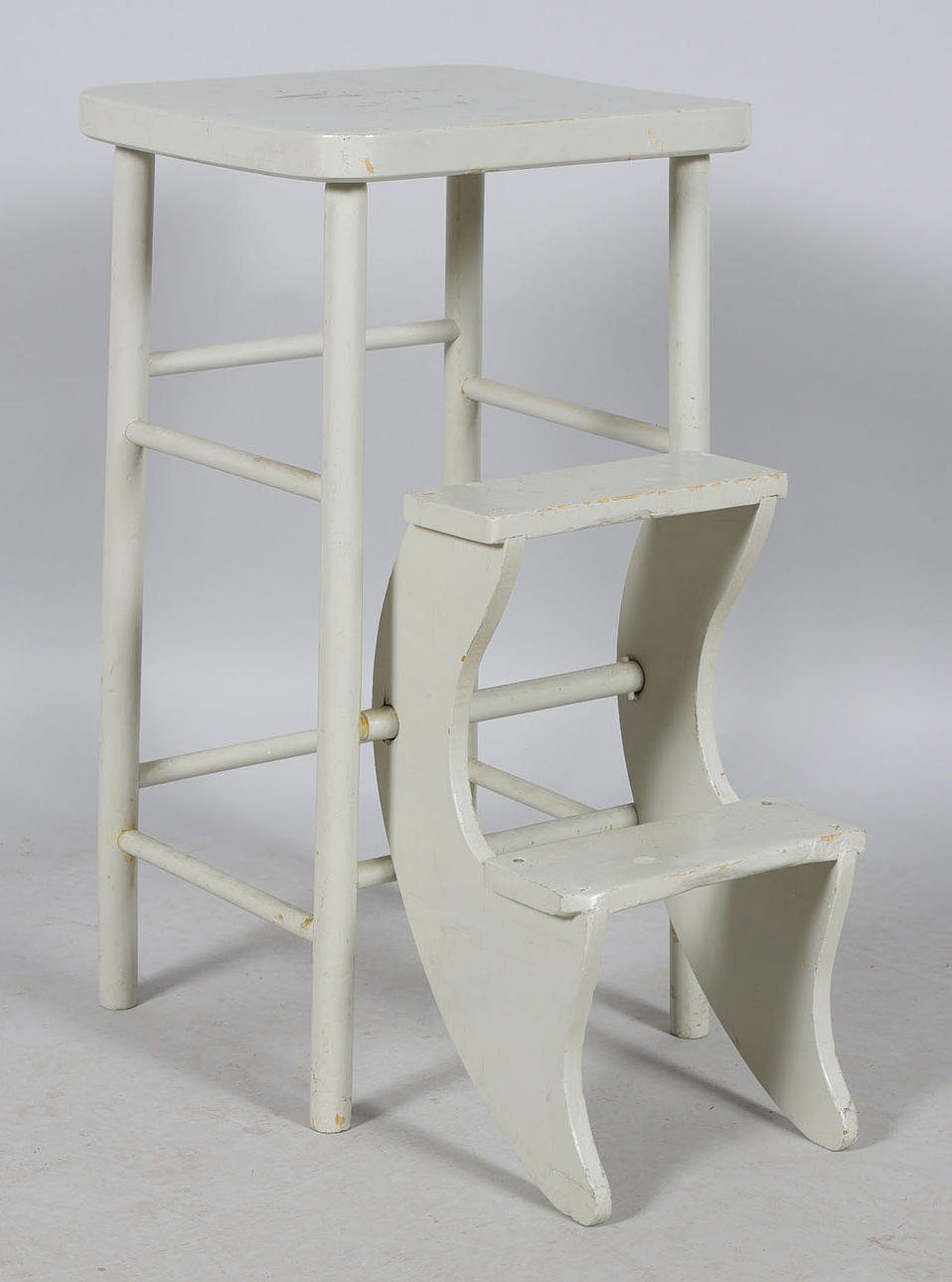 TRAPPALL, gråmålad.