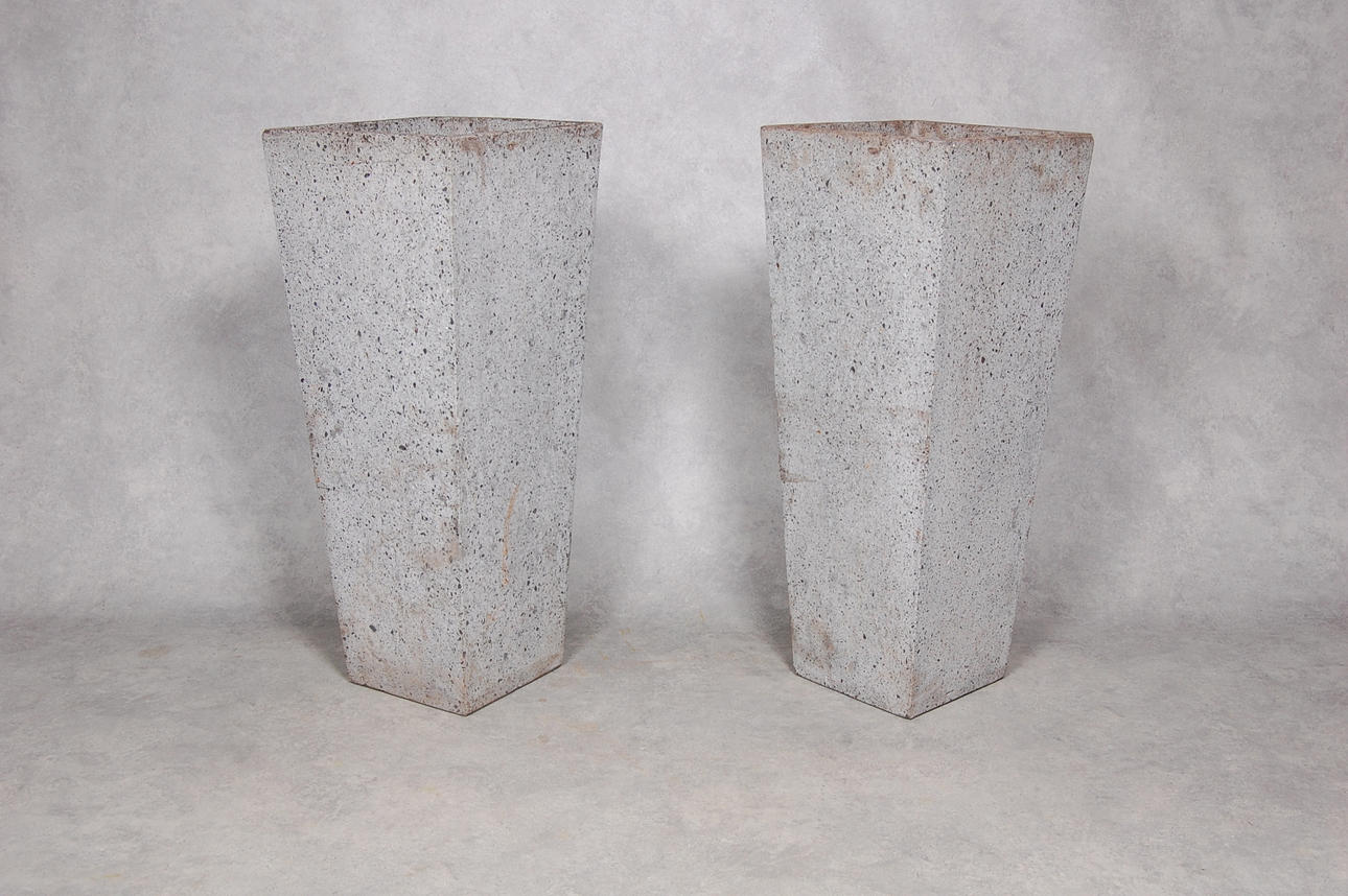 TRÄDGÅRDSURNOR, 1 par, cement, 19/2000-tal.