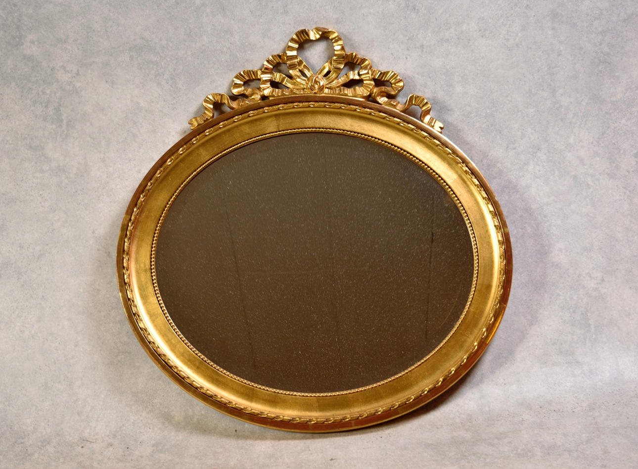 SPEGEL gustaviansk stil.