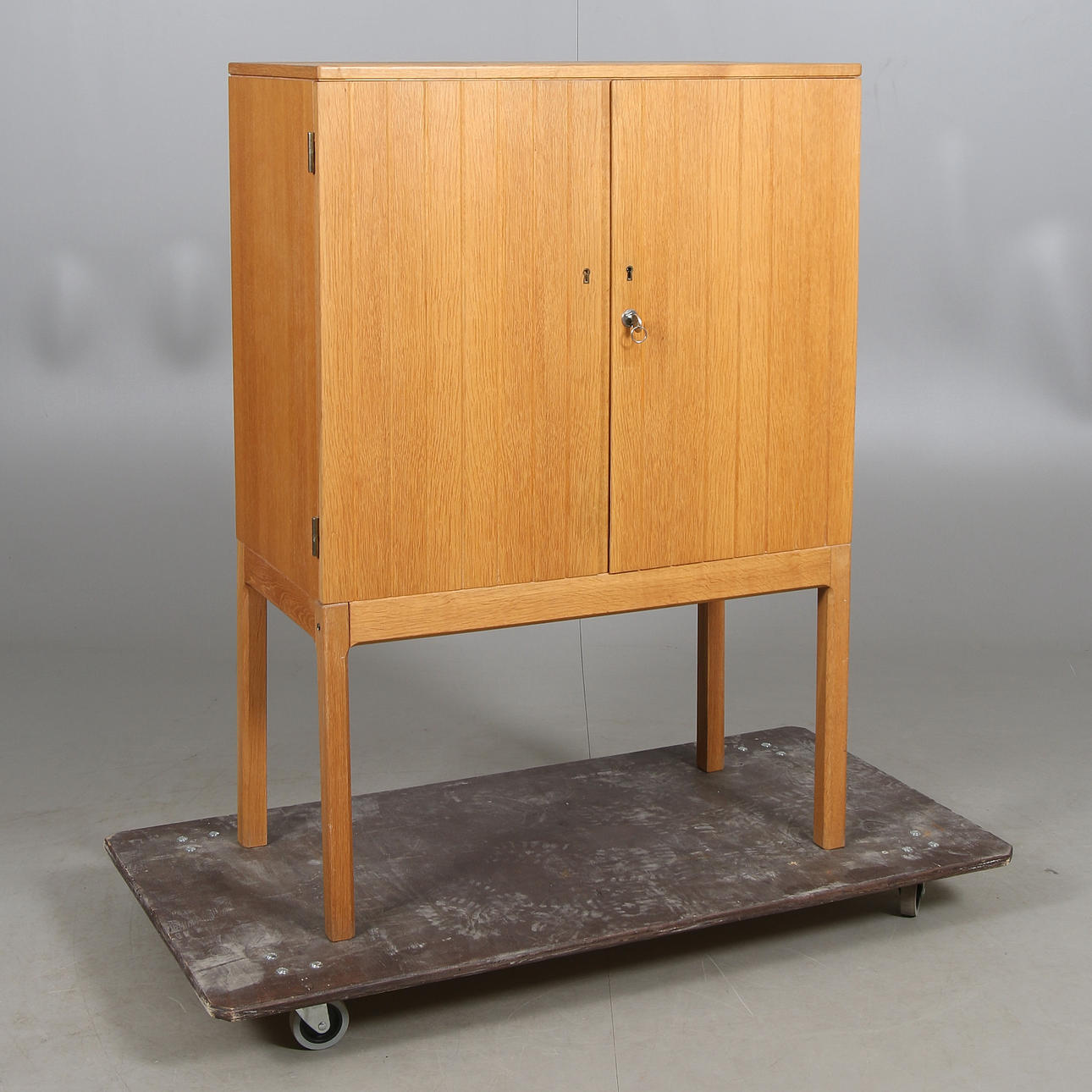 BARSKÅP, ek, 1960-tal.