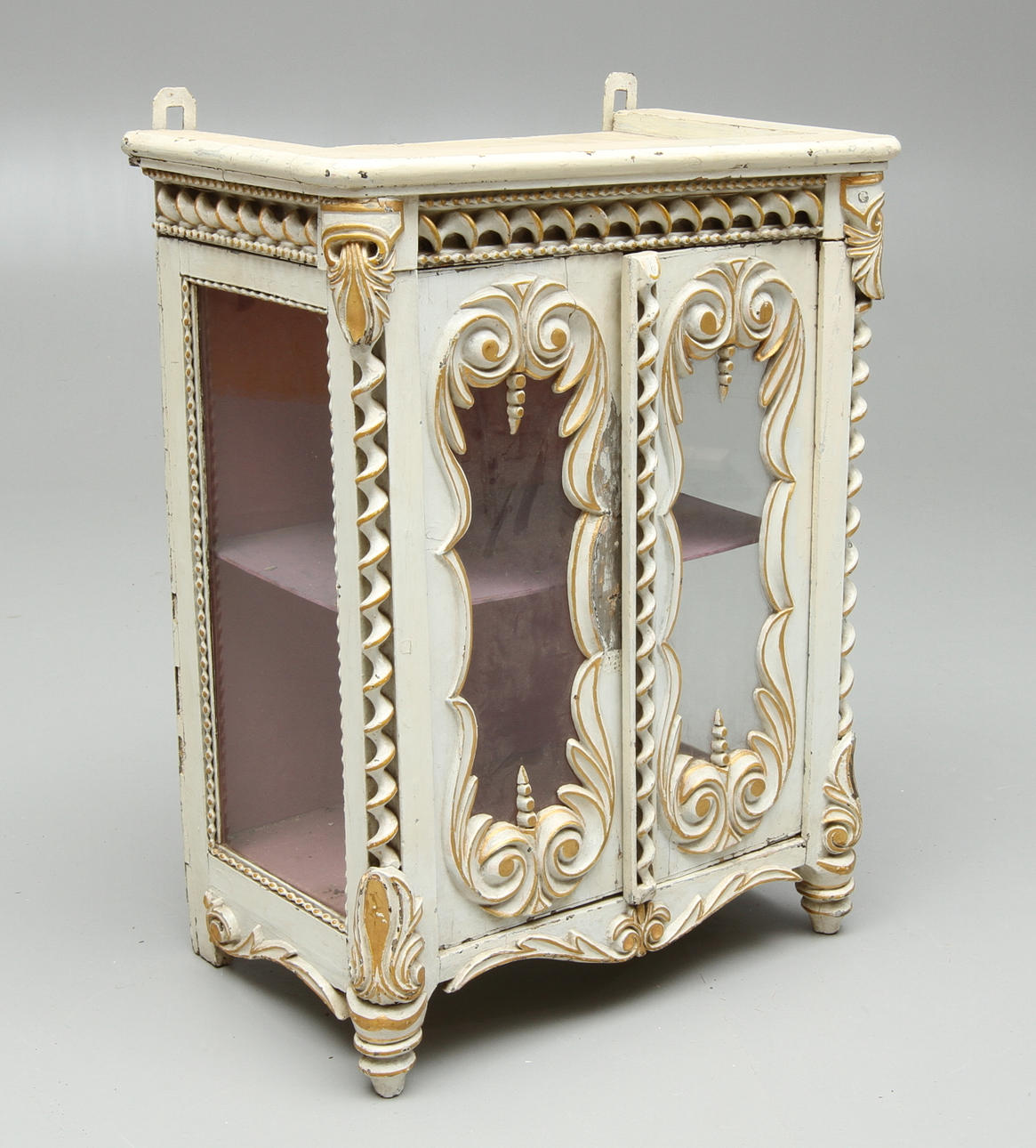 HÄNGVITRINSKÅP, nyrokoko, 1800-tal.