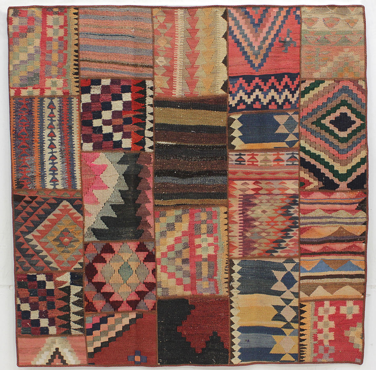 MATTA, Patchwork, Kelim, 200 x 200 cm.