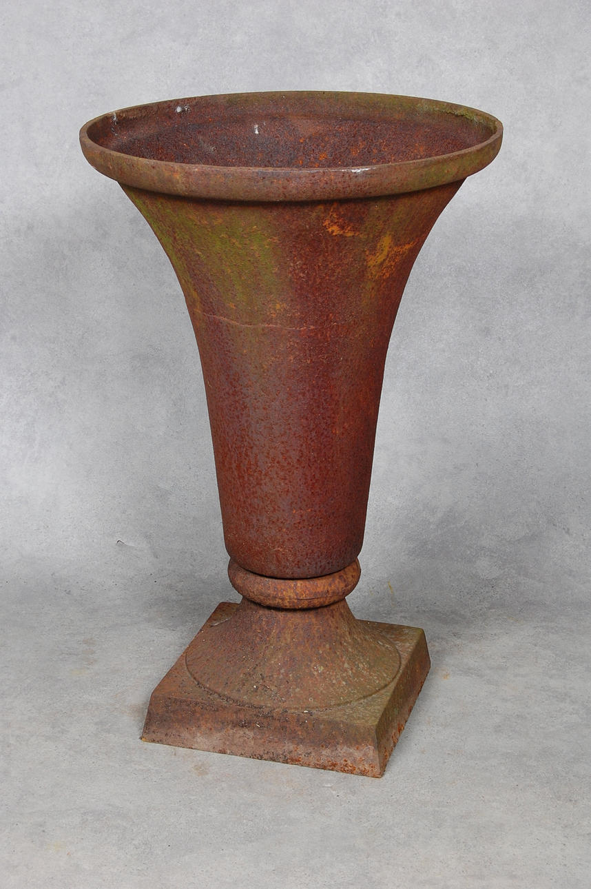 TRÄDGÅRDSURNA, stor, gjutjärn.