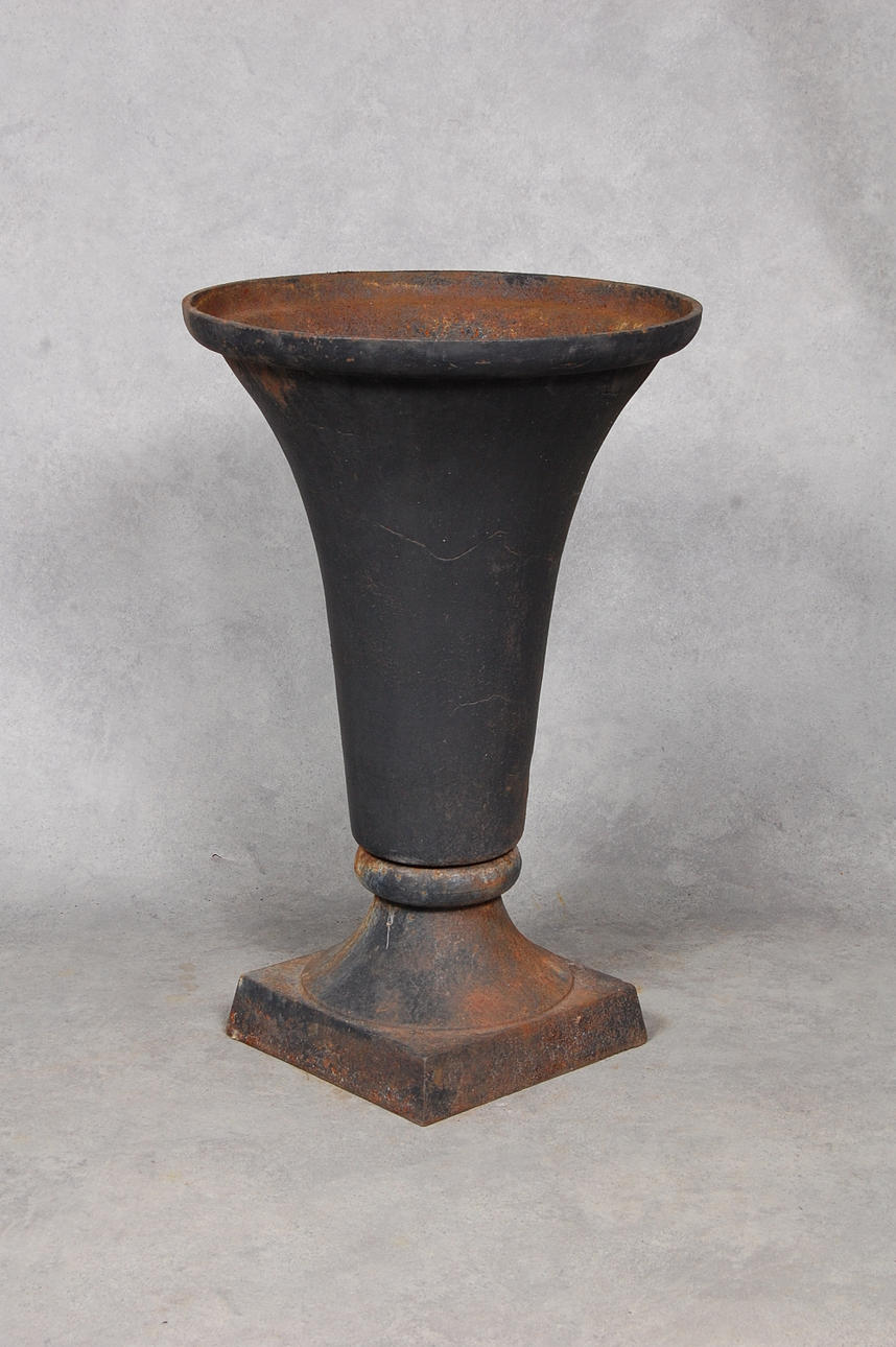 TRÄDGÅRDSURNA, stor, gjutjärn.