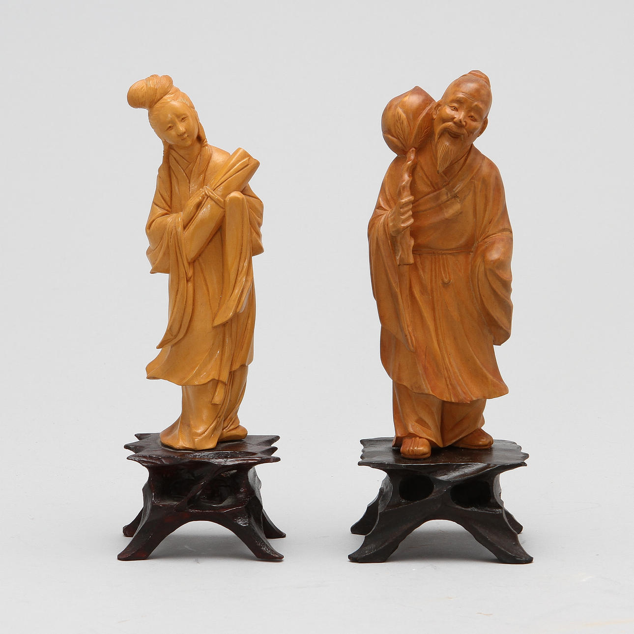 FIGURER, 2 st, trä, Kina, 1900-tal.