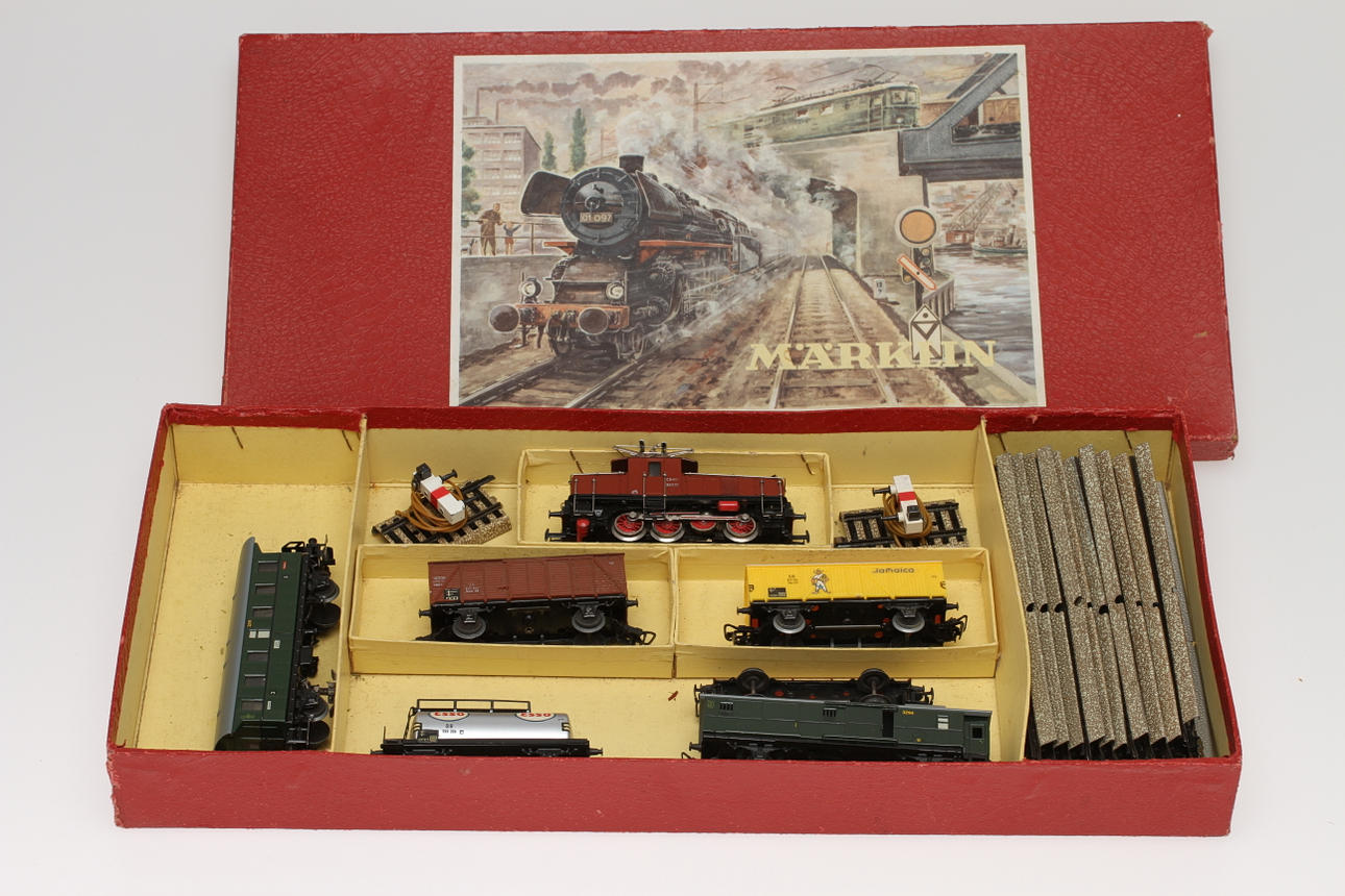 MÄRKLIN TÅGSATS CE 829/3 med 3001.1, 6 VAGNAR och RÄLS.