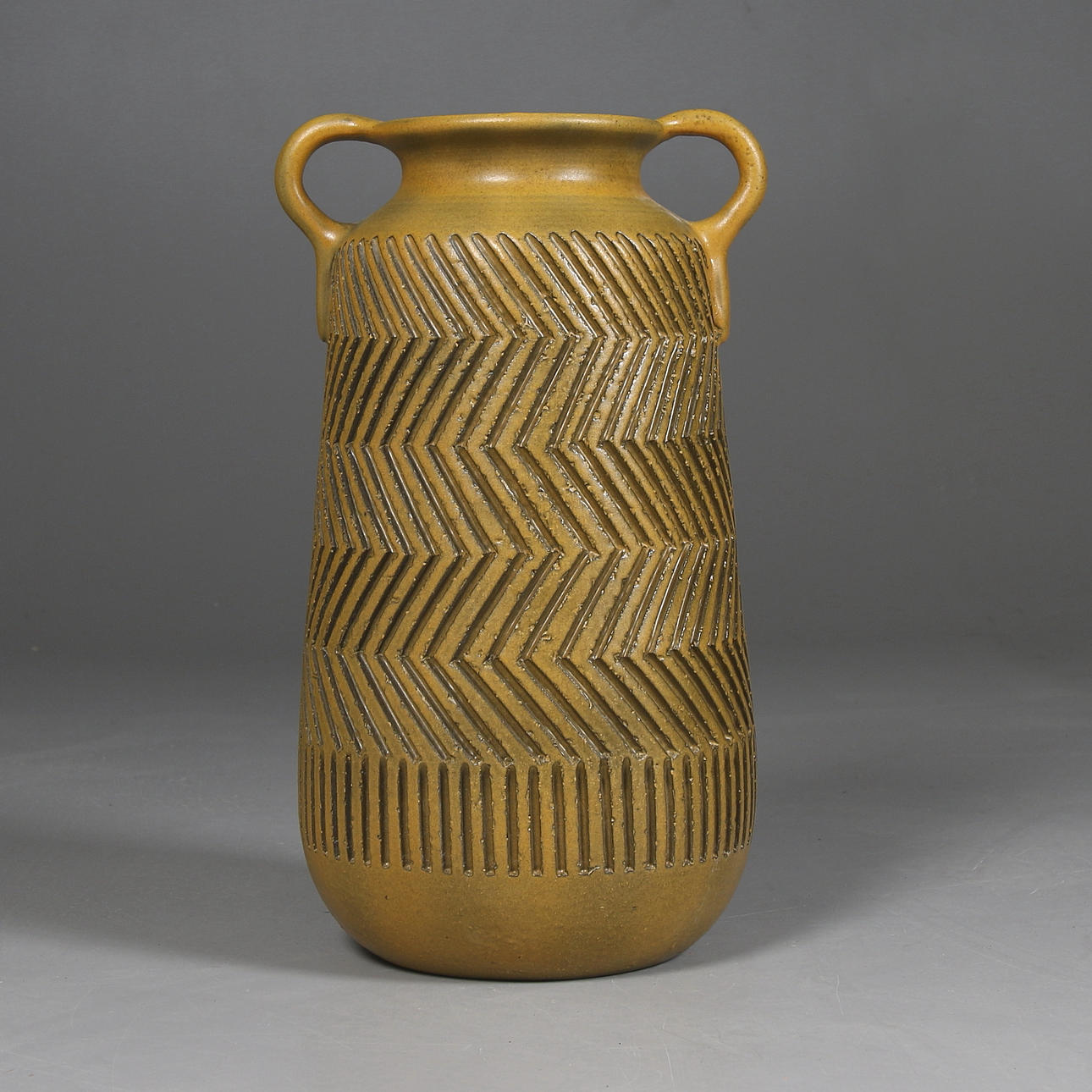 GOLVURNA/VAS, Mari Simmulson, "Zig-Zag", Upsala Ekeby. 1965.