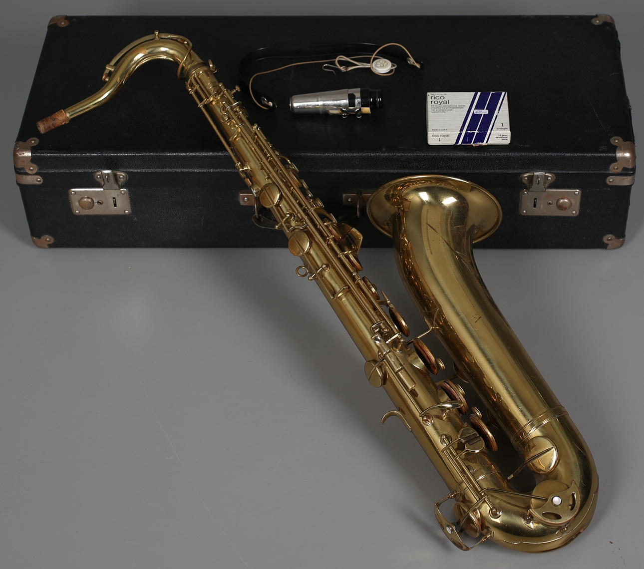 SAXOFON Tenor med etui, Nilmus.