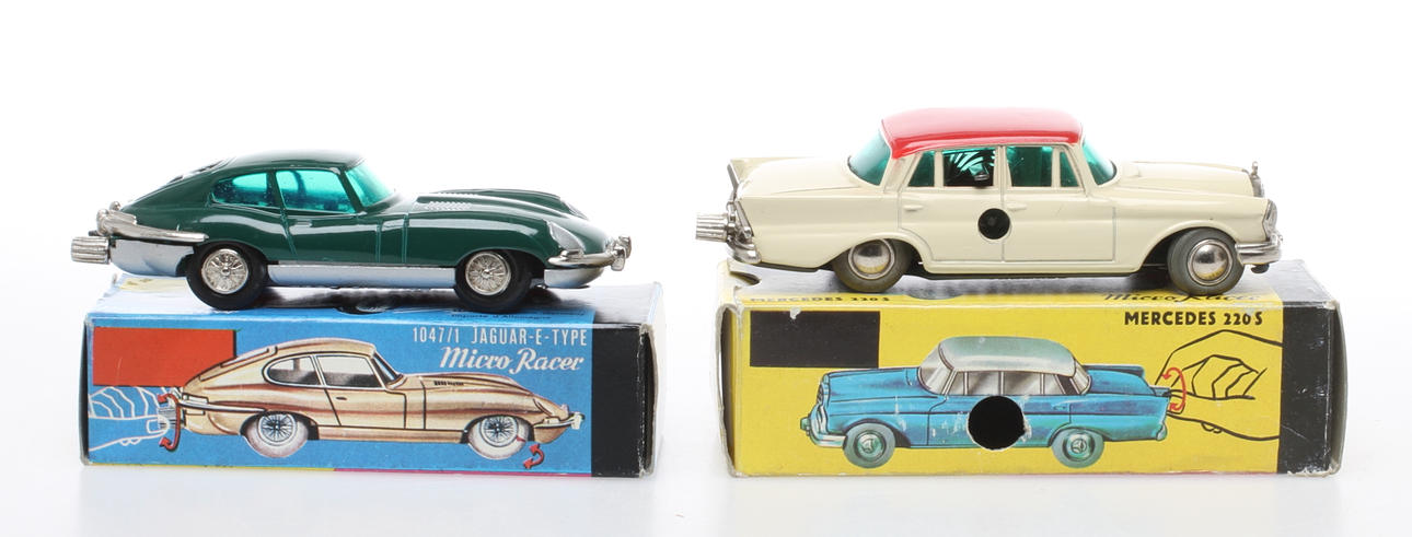 MODELLBILAR SCHUCO MICRO RACER Mercedes 220S 1038 och Jaguar E-type 1047/1 i originalkartong. Western Germany.