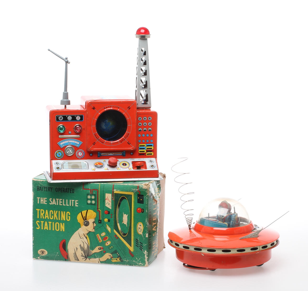 RYMDLEKSAKER "THE SATELLITE TRACKING STATION". MODERN TOYS och flygande tefat JAPAN. En Originalkartong.