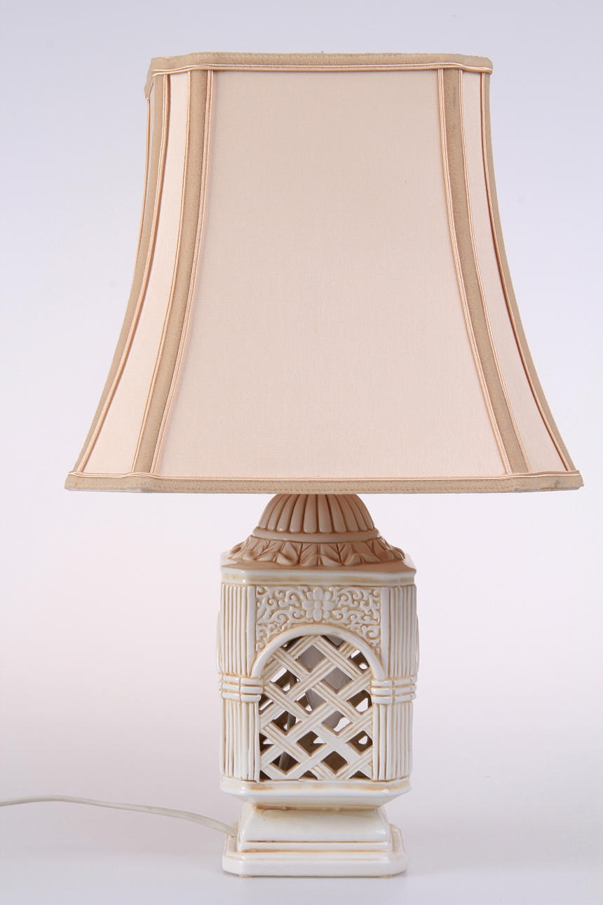 BORDSLAMPA, porslin.